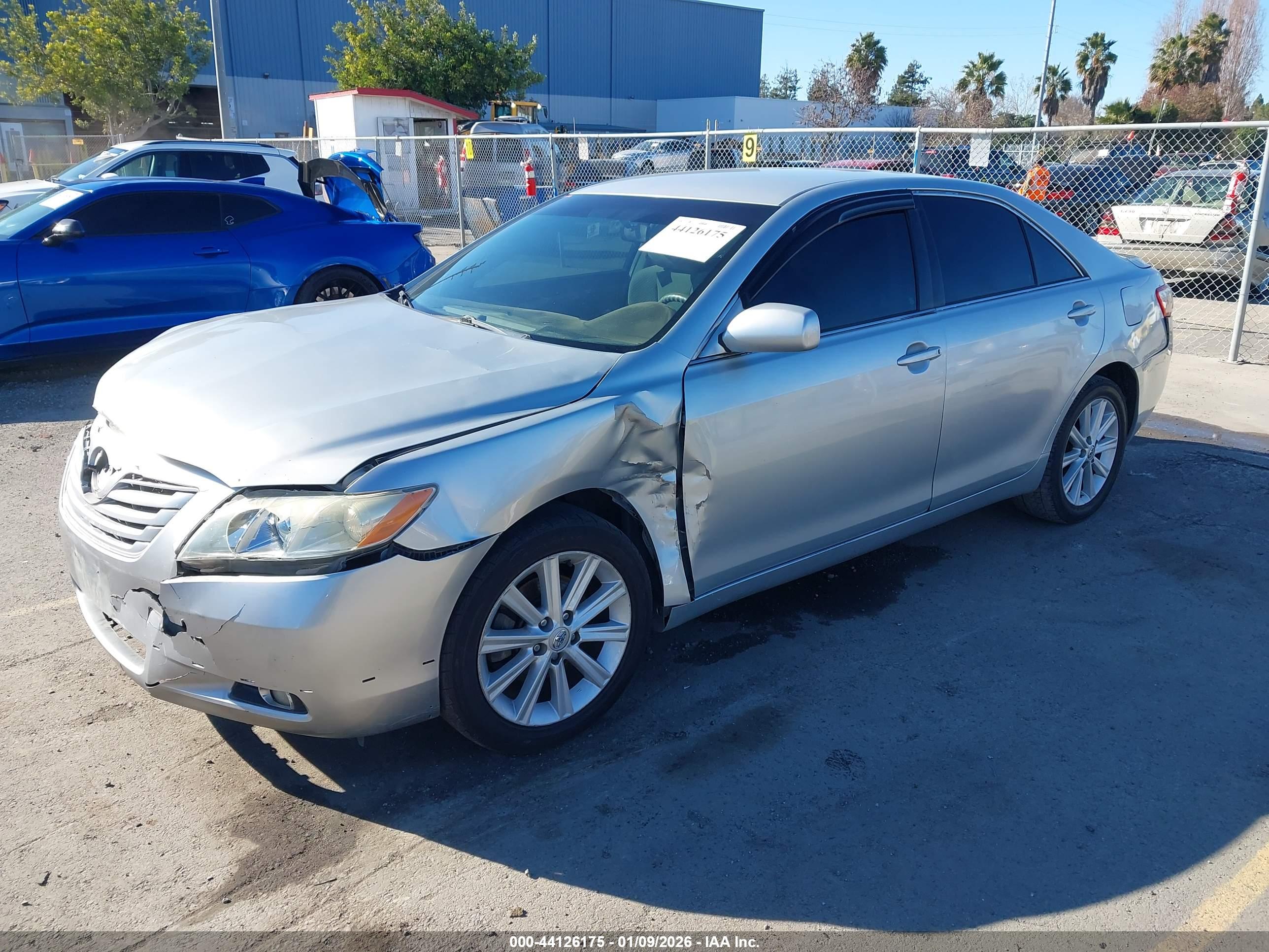 TOYOTA CAMRY image 2