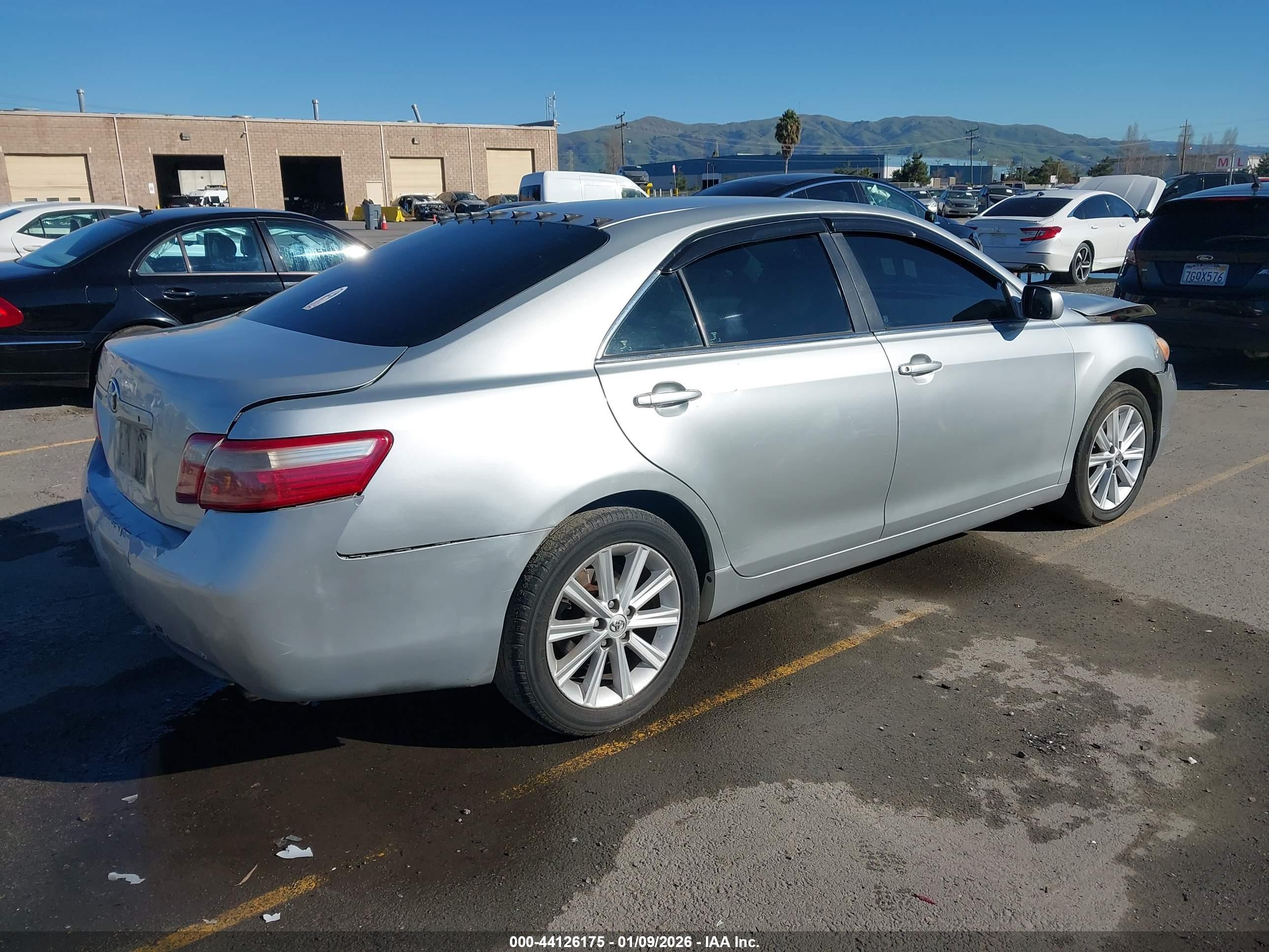 TOYOTA CAMRY image 4