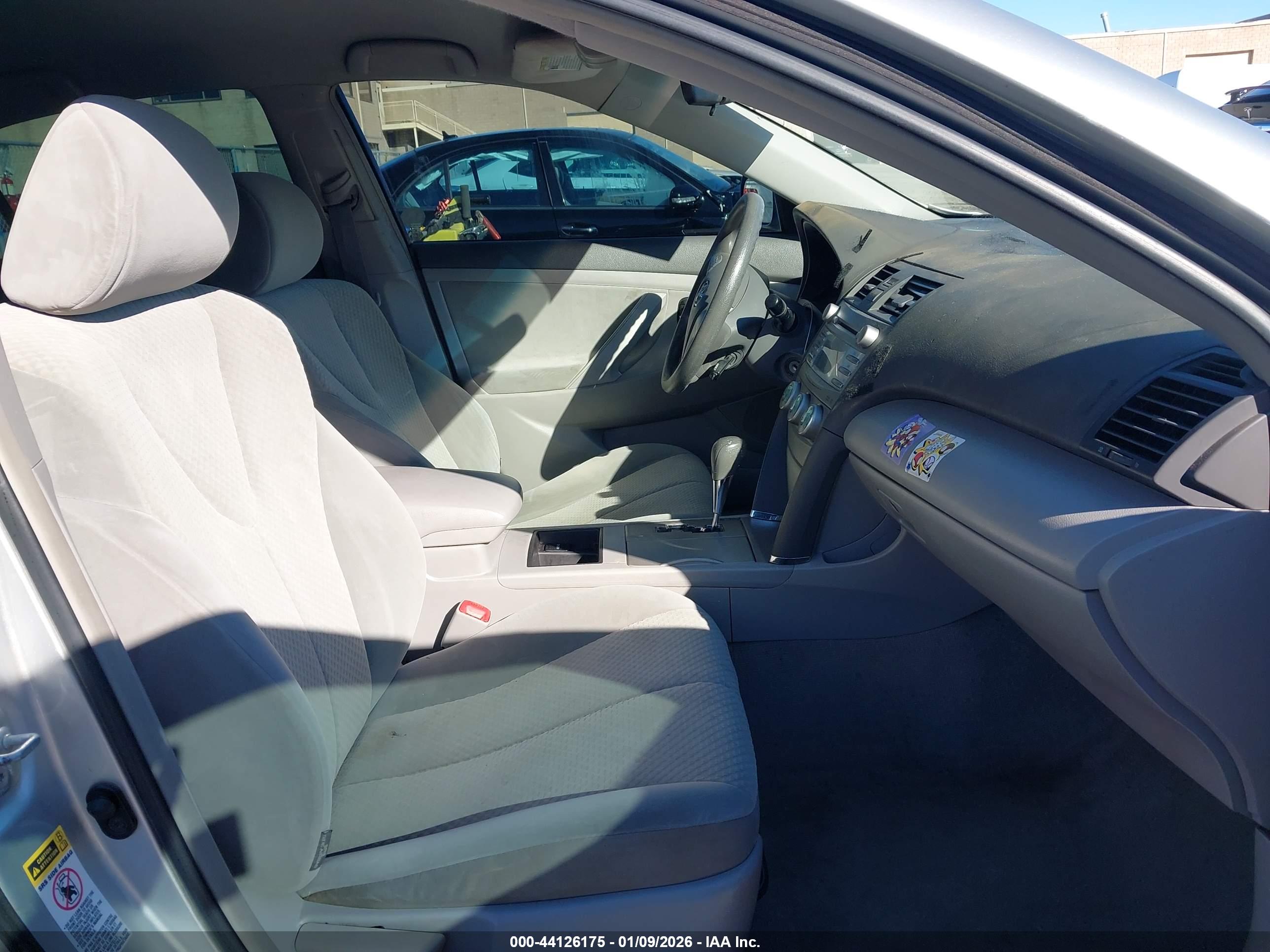TOYOTA CAMRY image 5
