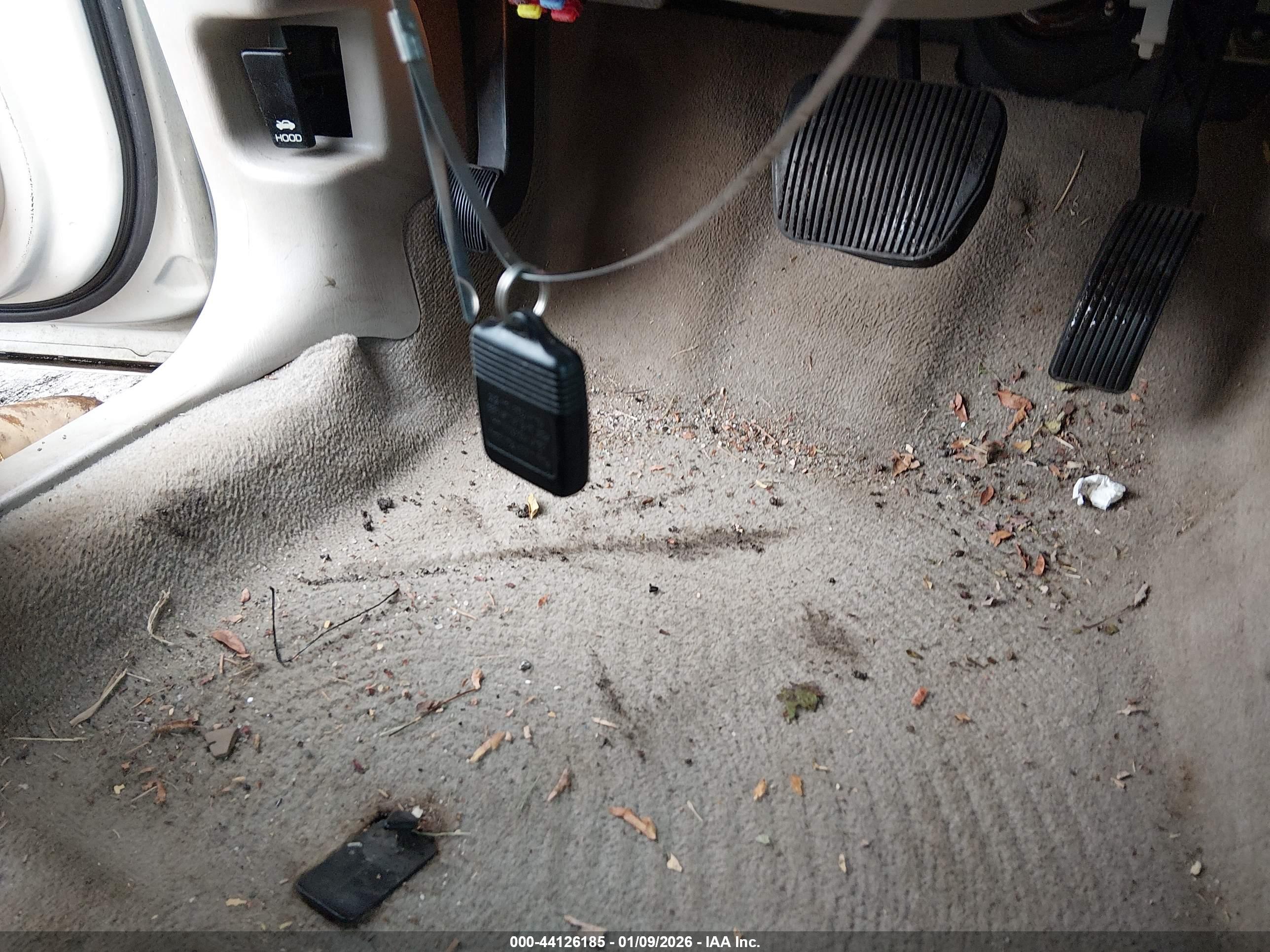 LINCOLN TOWN image 11