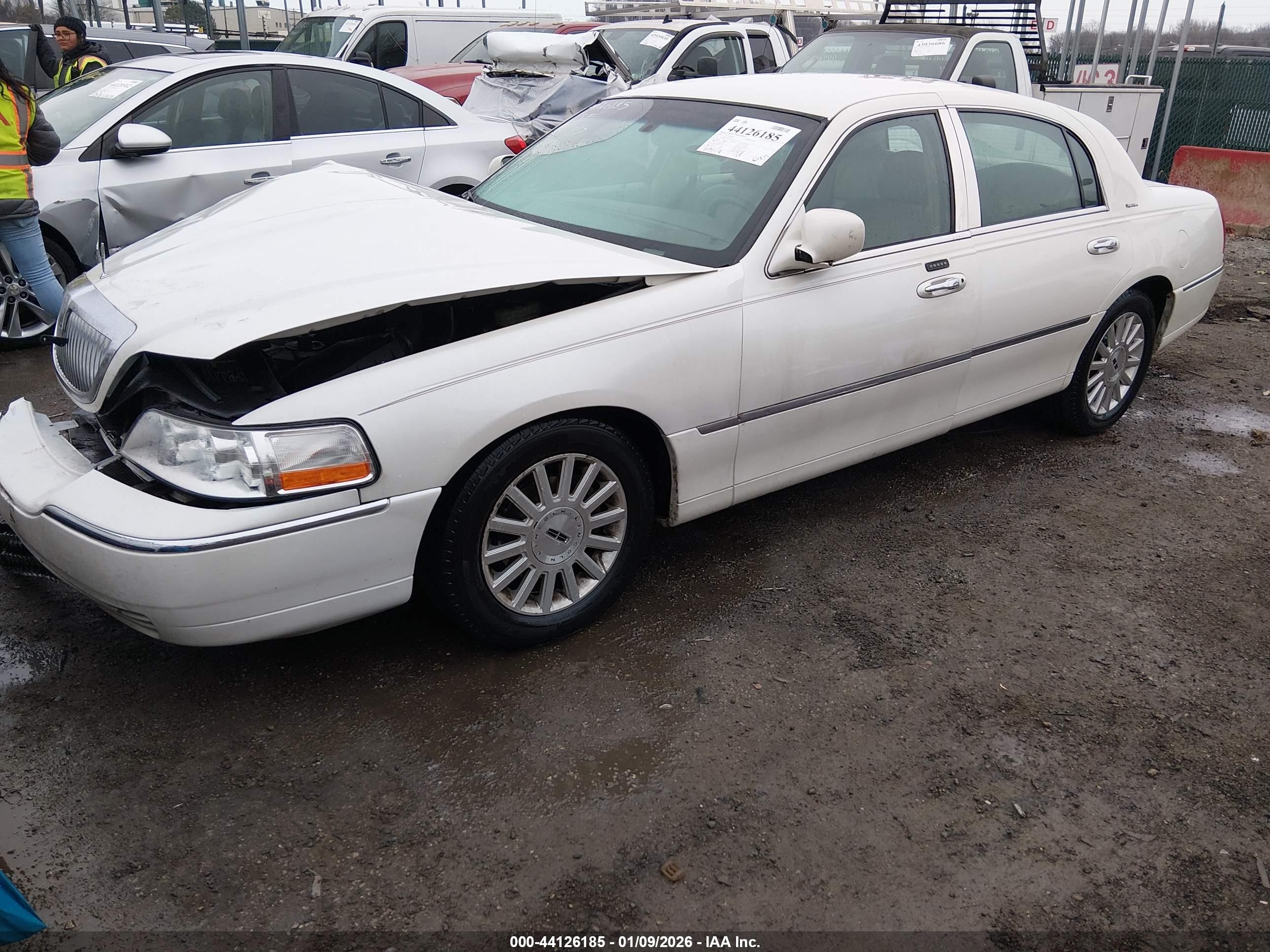 LINCOLN TOWN image 2