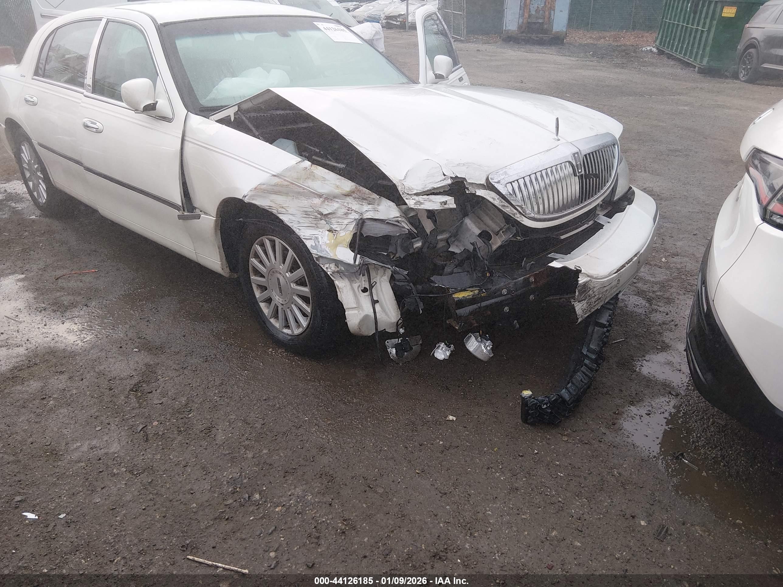 LINCOLN TOWN image 6