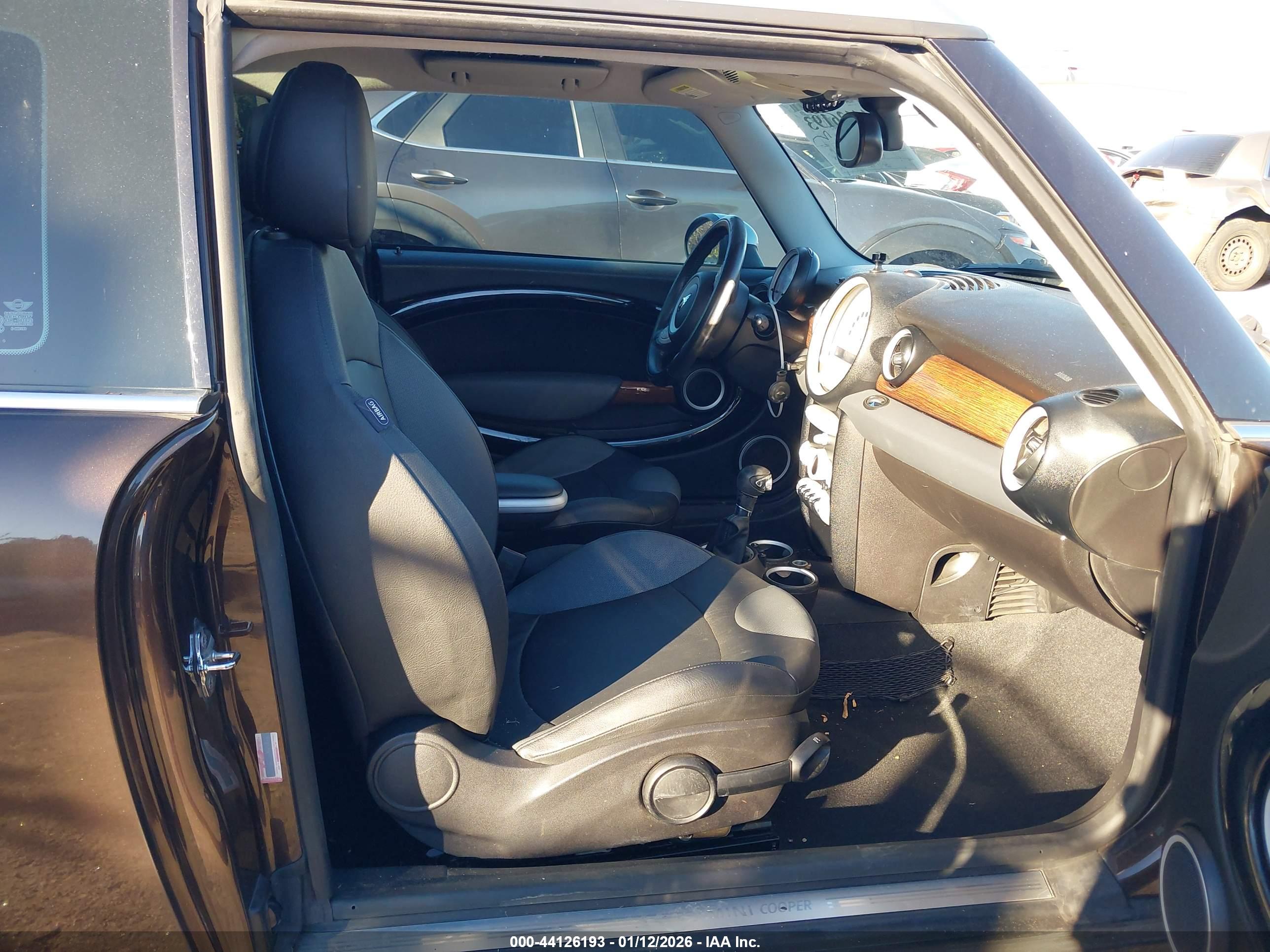 MINI COOPER image 5