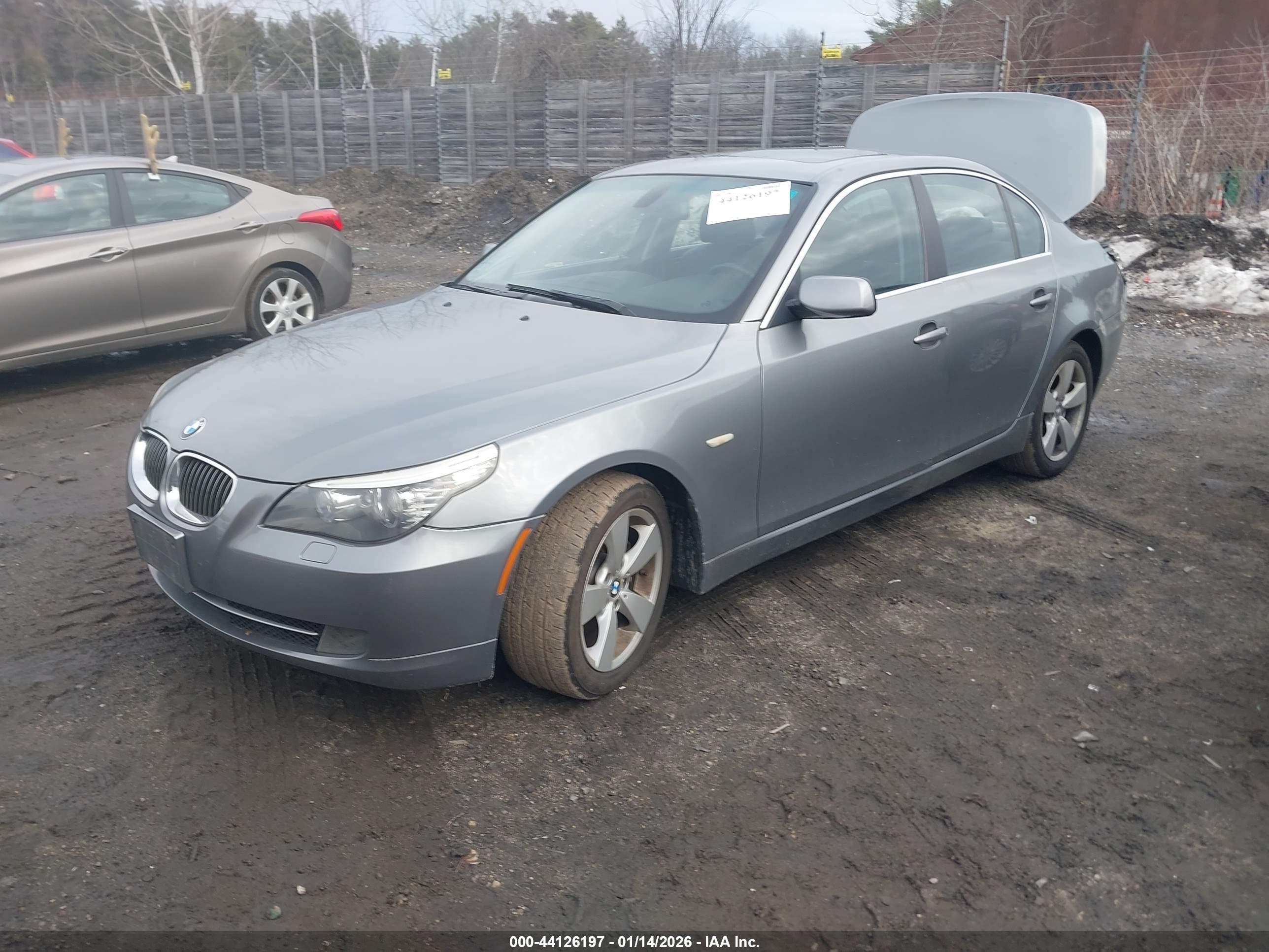 BMW 528XI image 2