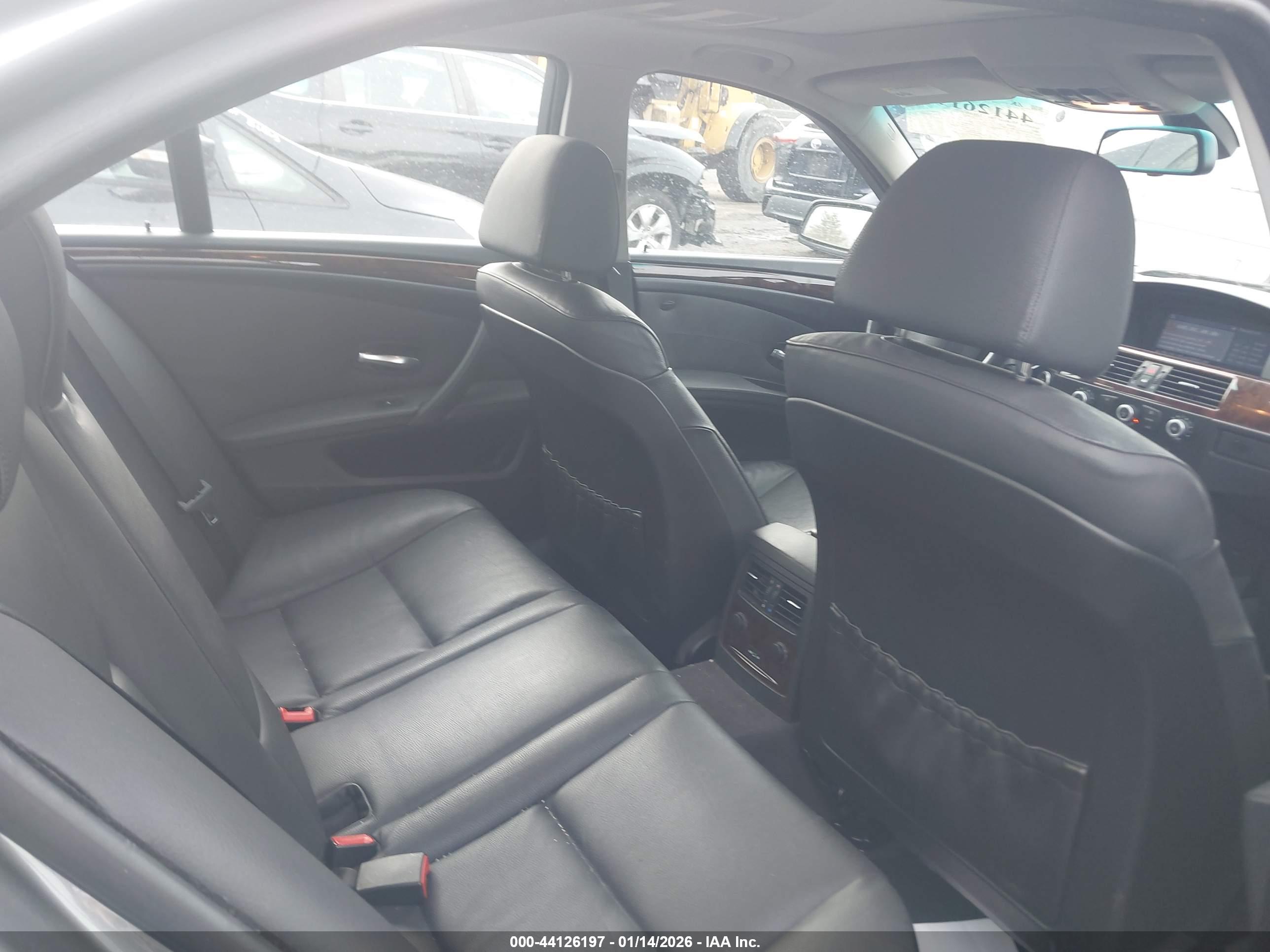BMW 528XI image 8