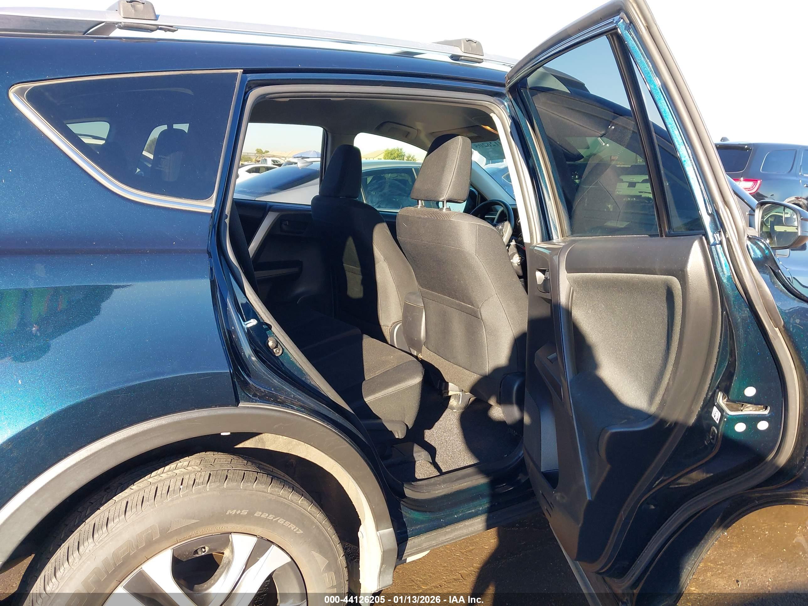 TOYOTA RAV4 image 8