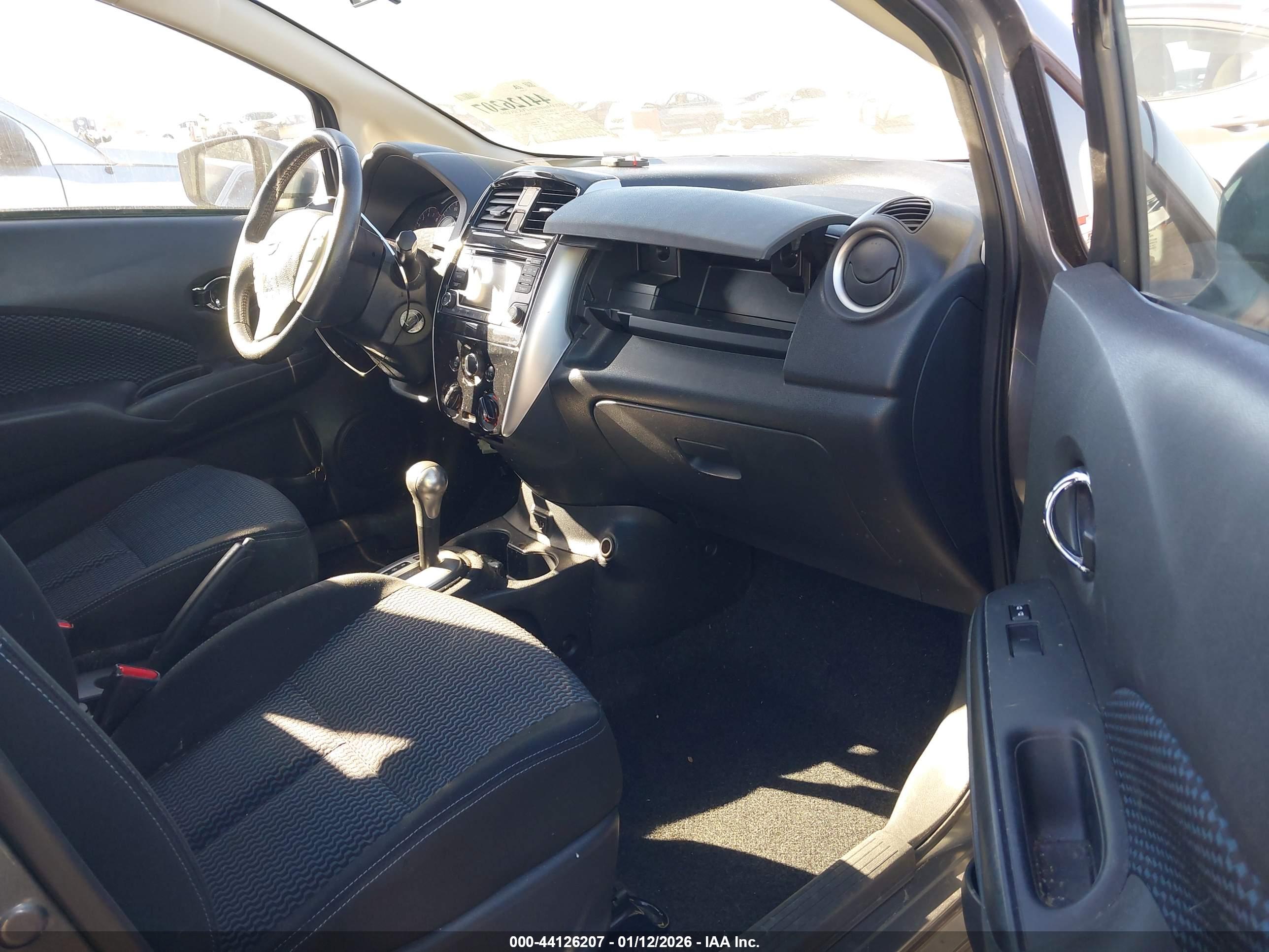 NISSAN VERSA image 5