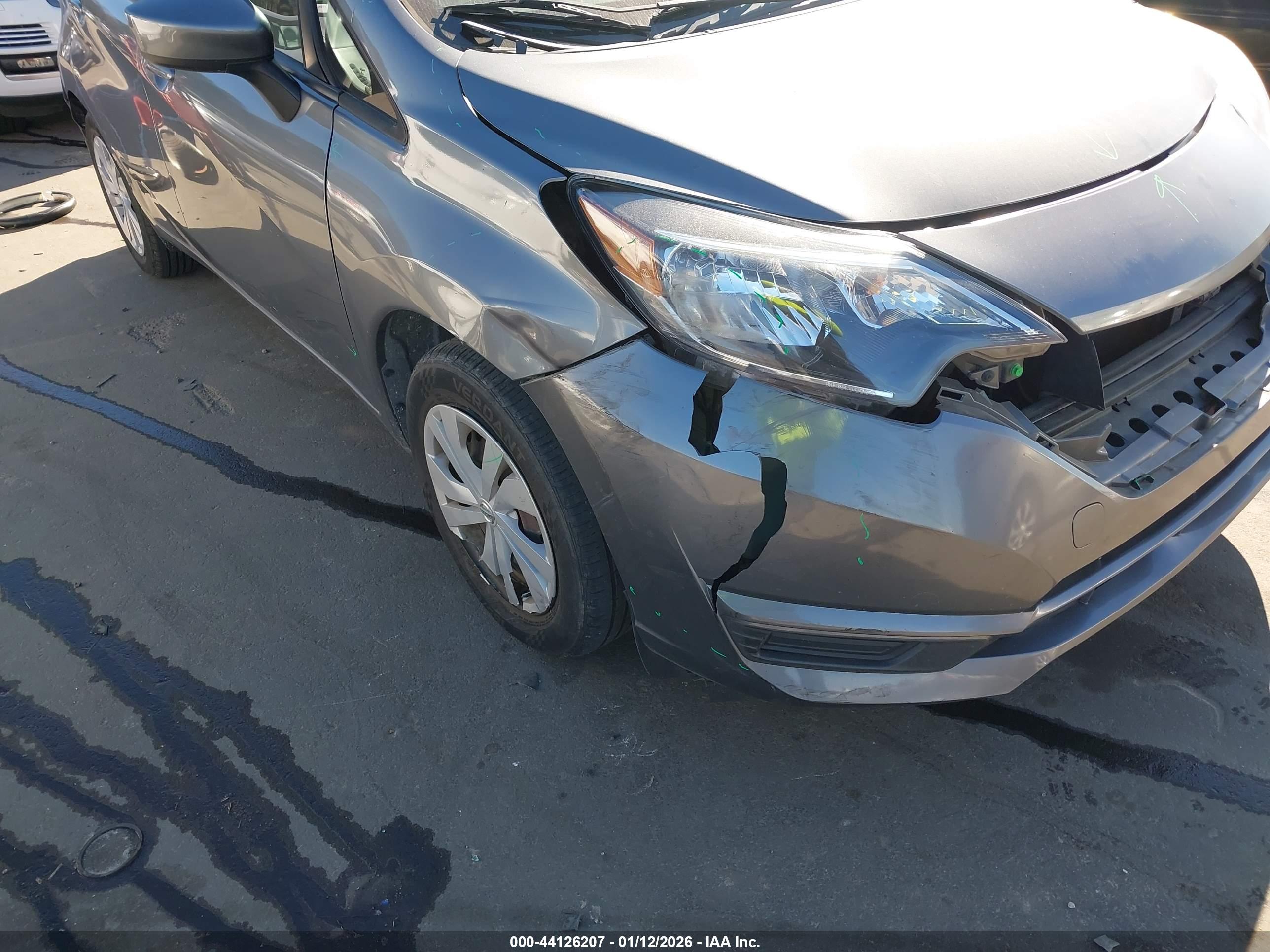 NISSAN VERSA image 6