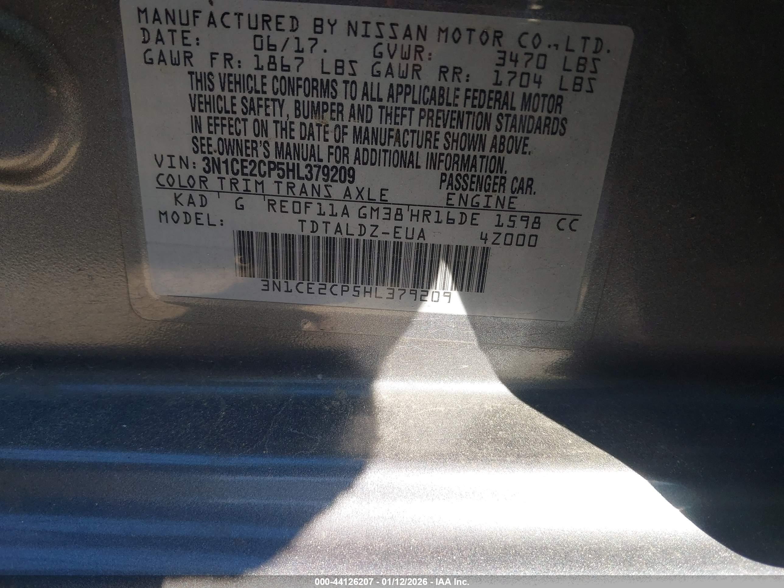 NISSAN VERSA image 9