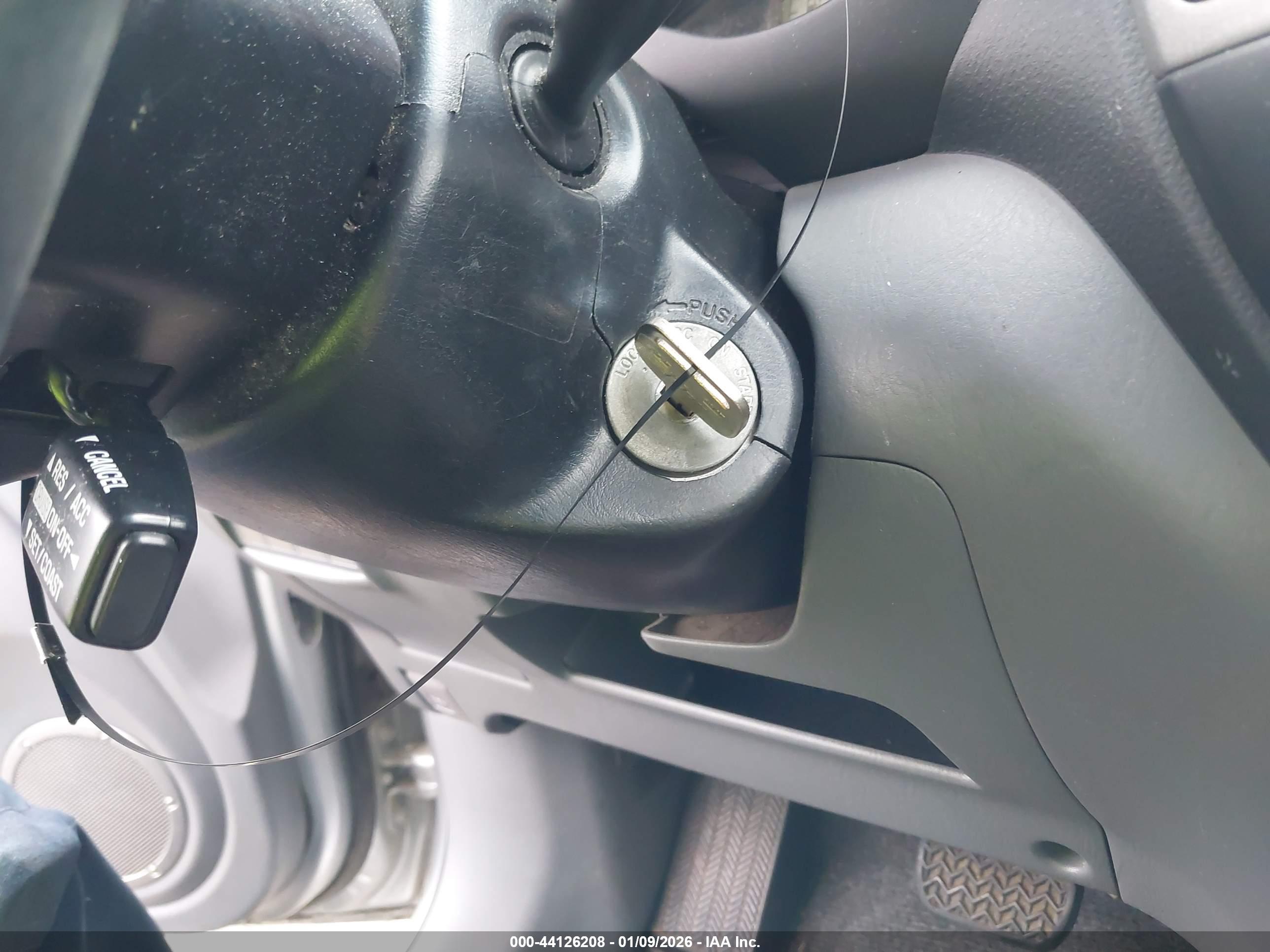 TOYOTA RAV4 image 11
