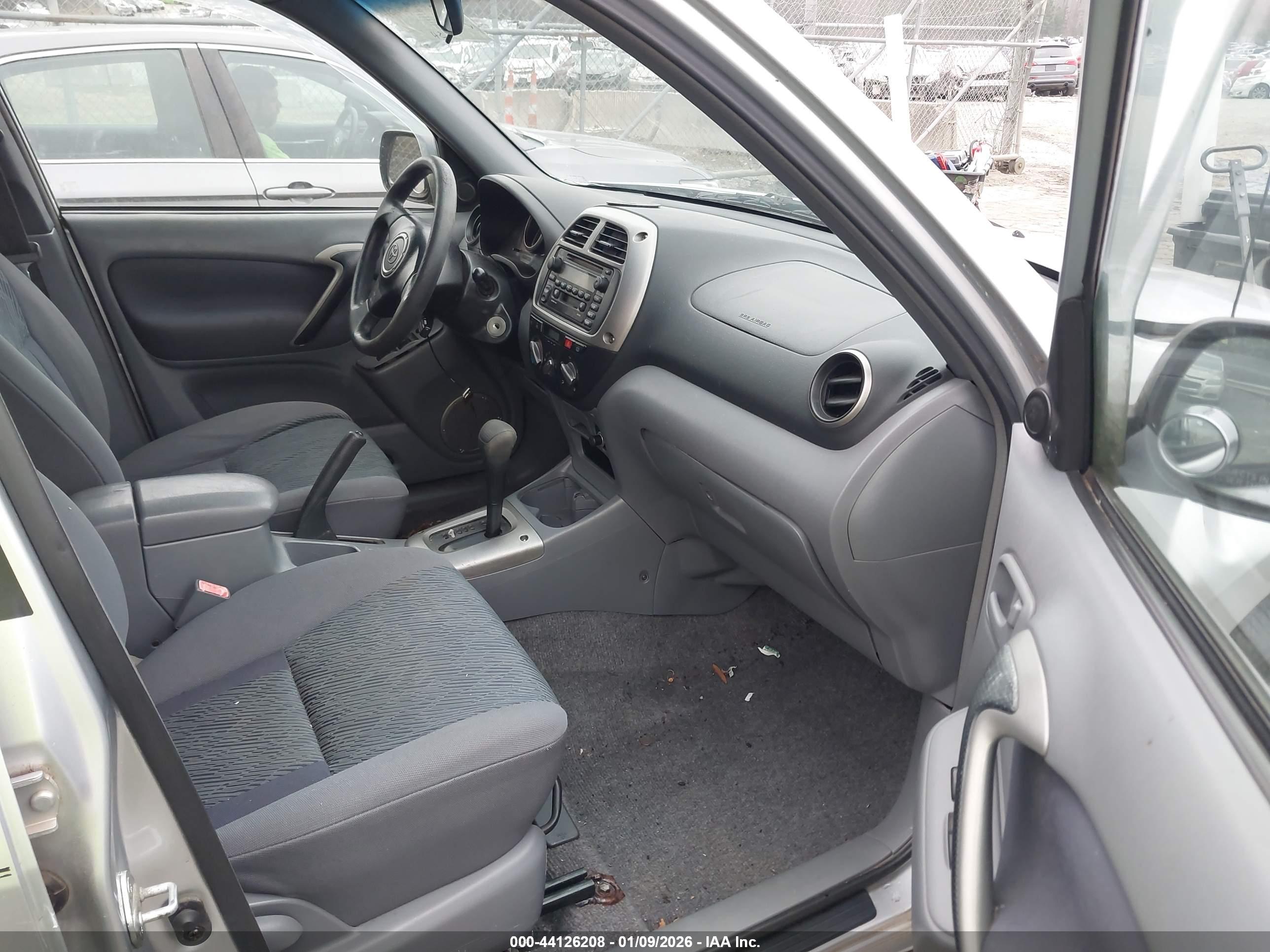 TOYOTA RAV4 image 5
