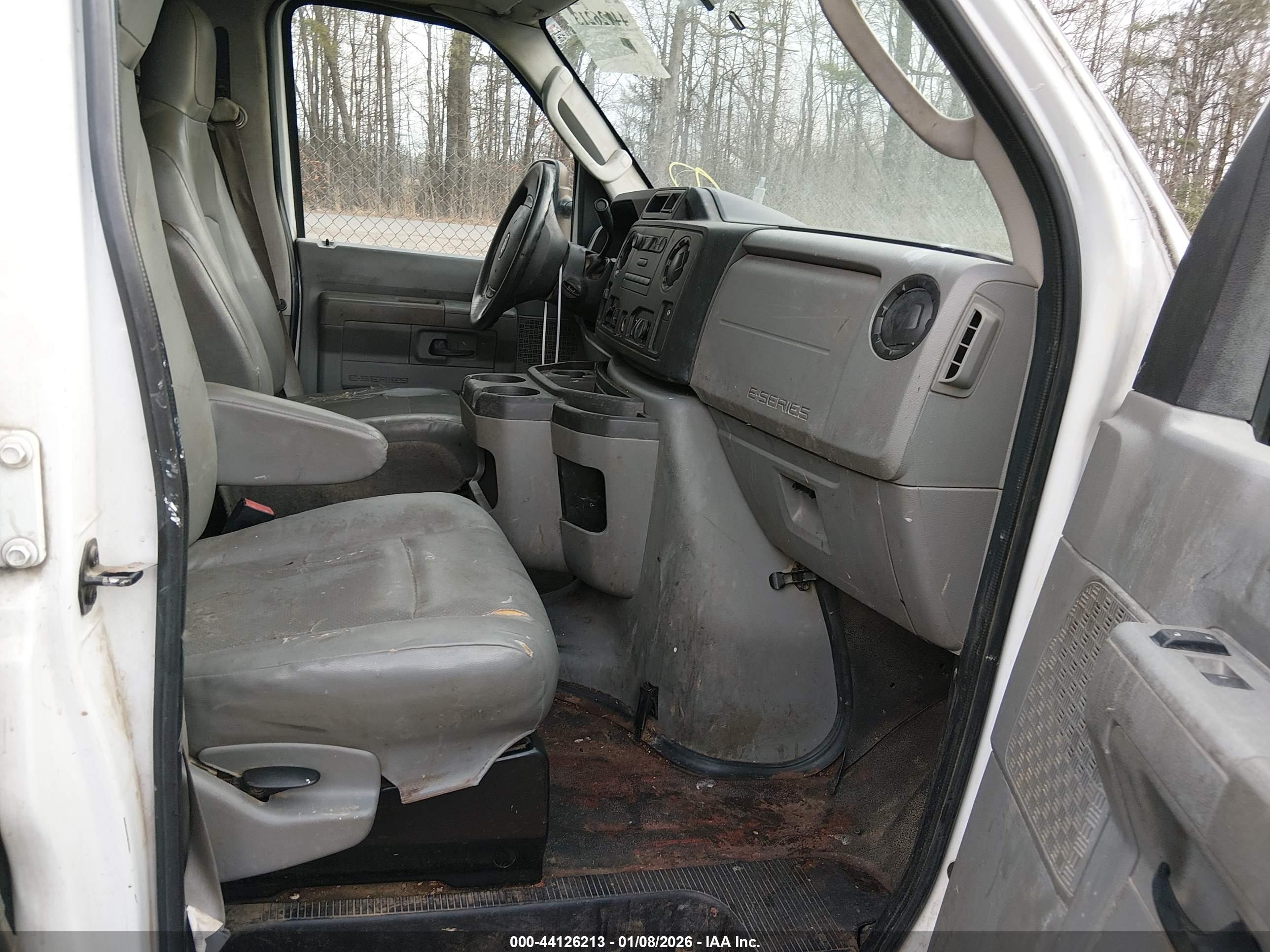 FORD E-250 image 5