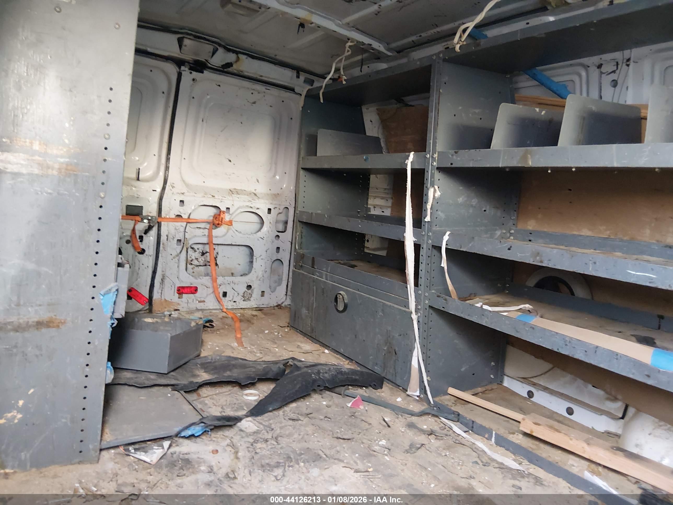 FORD E-250 image 8