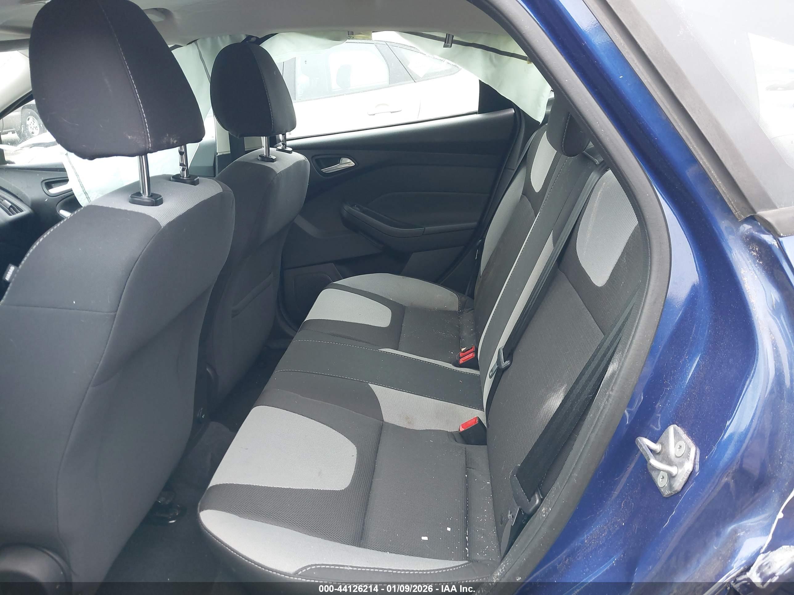 FORD FOCUS image 8