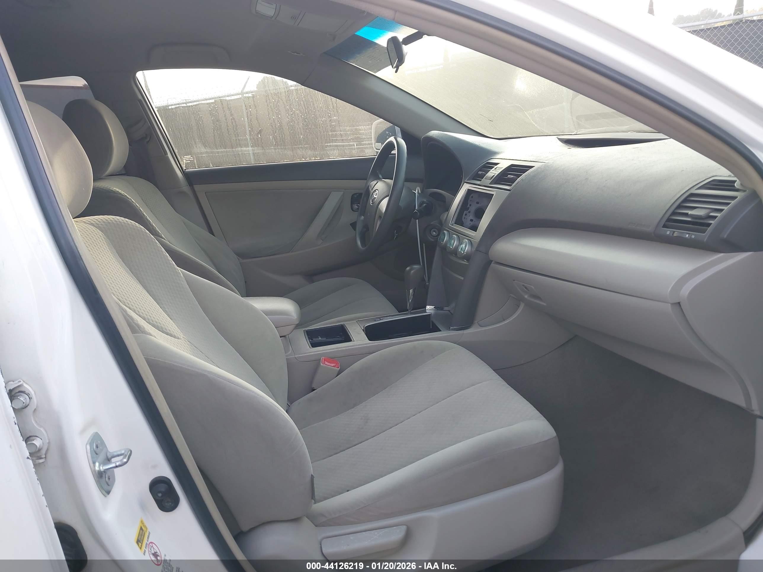 TOYOTA CAMRY image 5