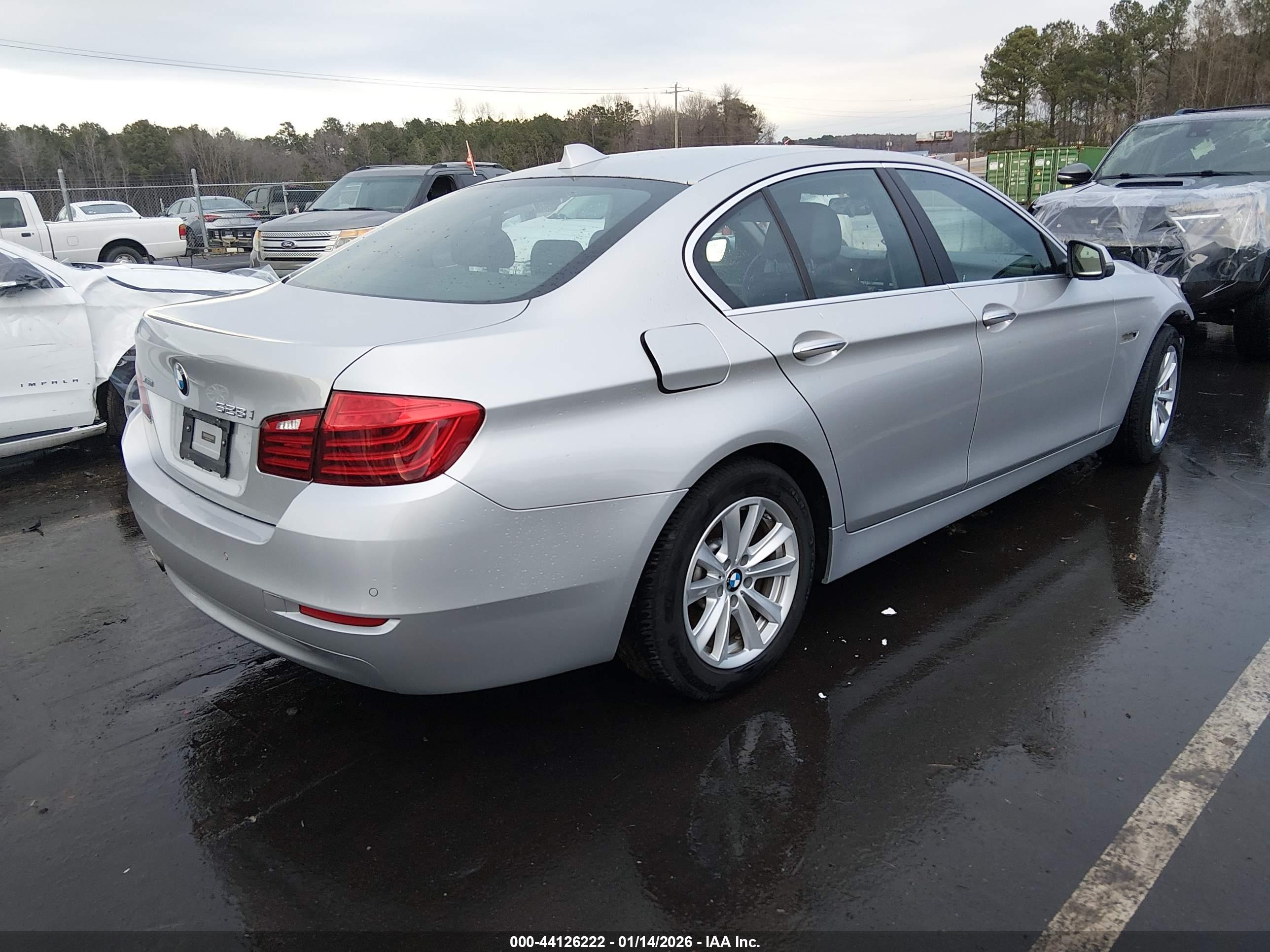 BMW 528I image 4