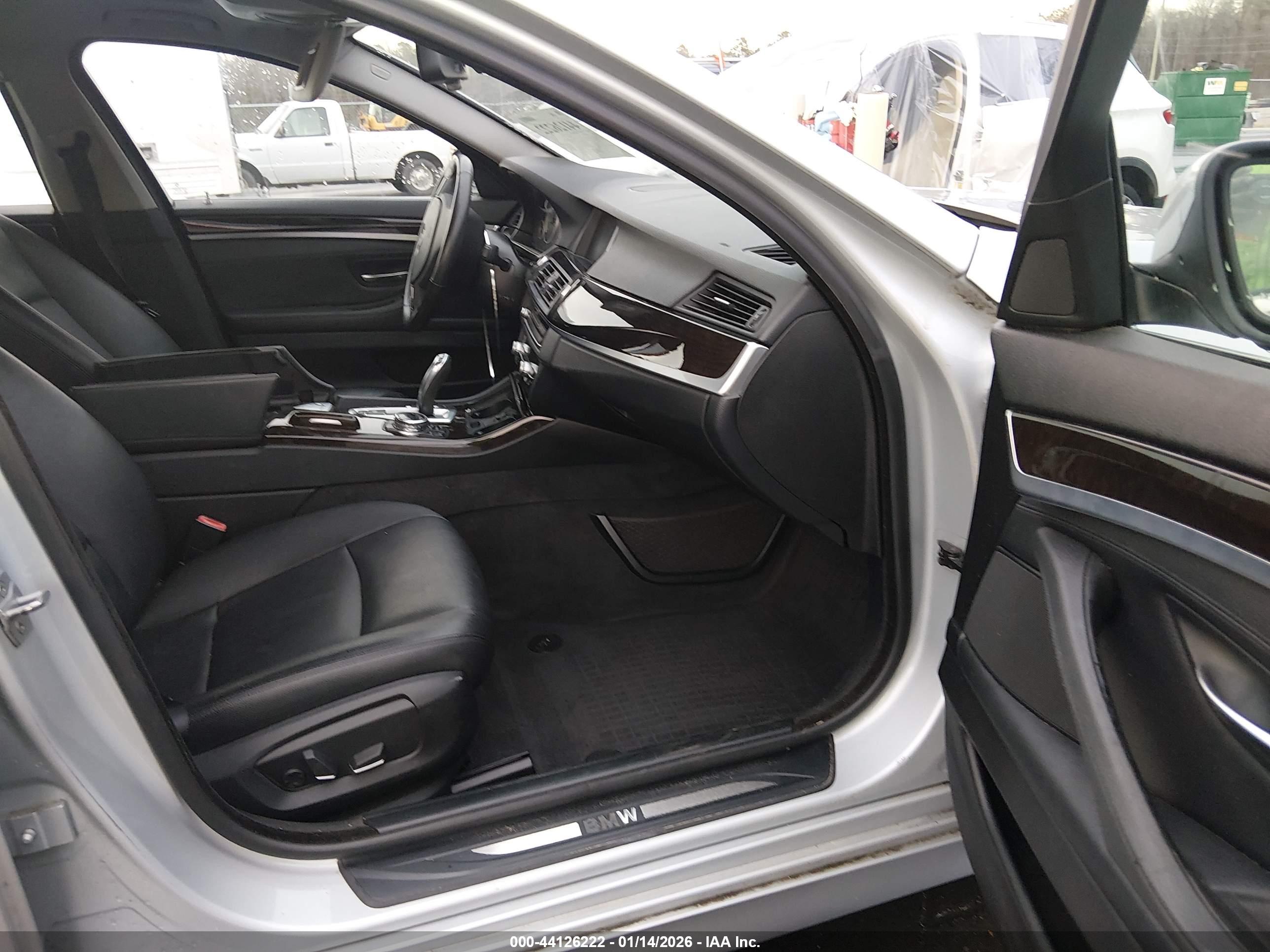 BMW 528I image 5