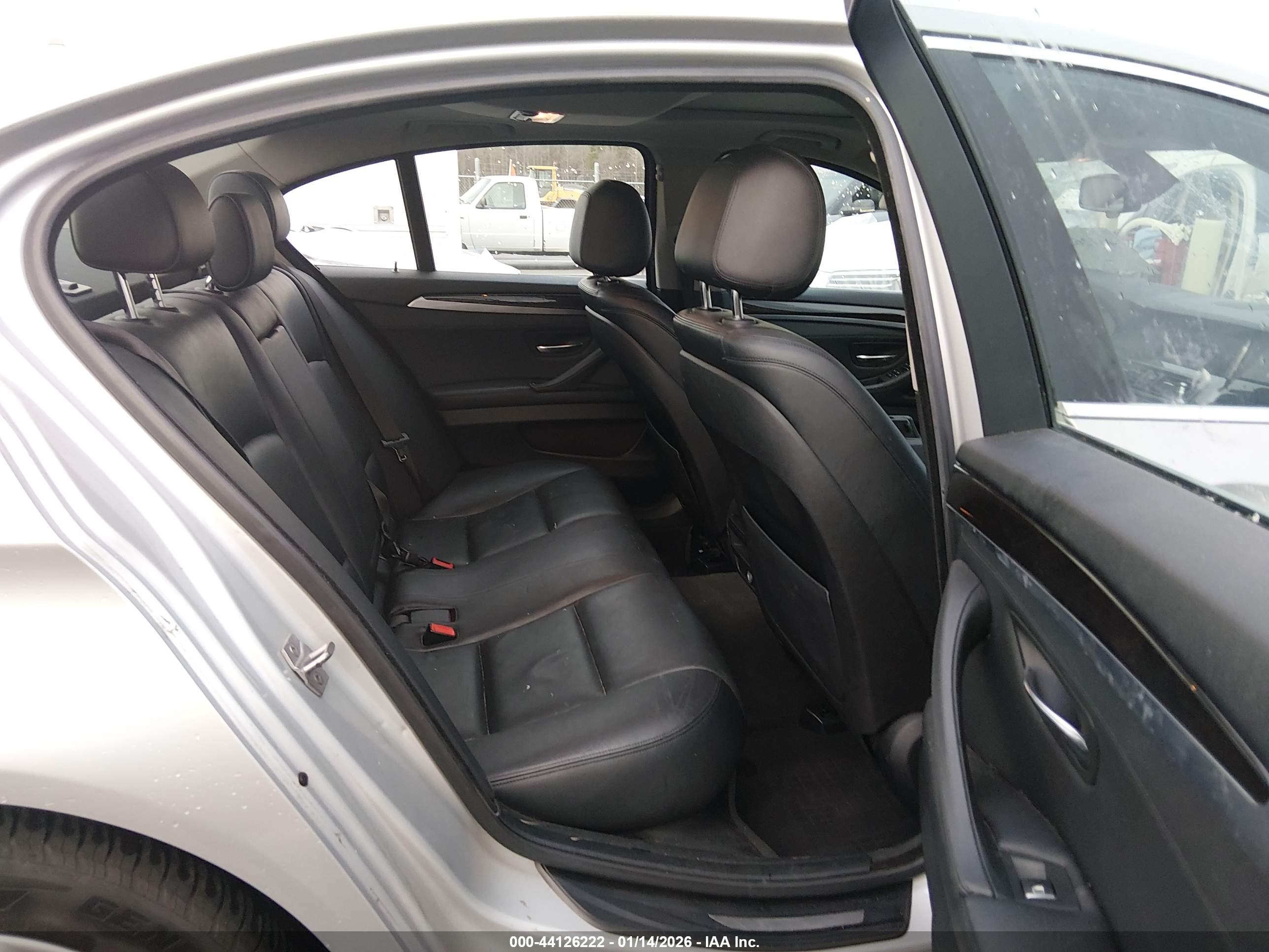 BMW 528I image 8