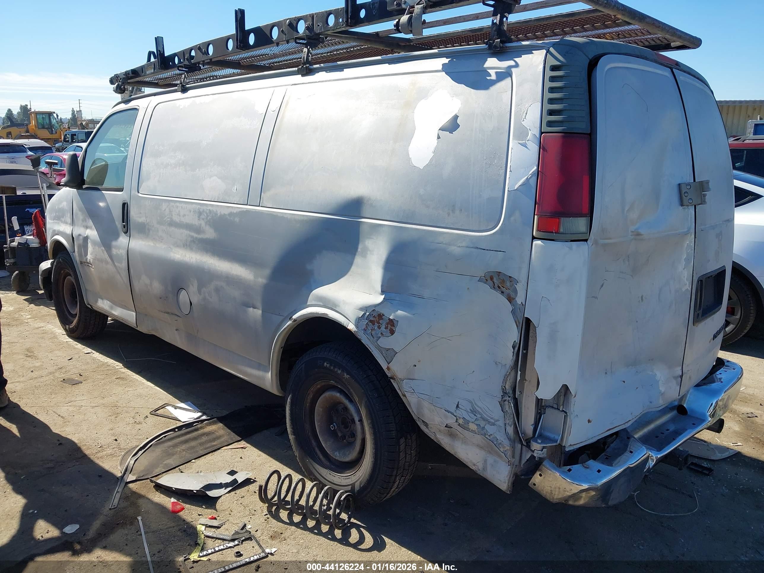 CHEVROLET EXPRESS image 3