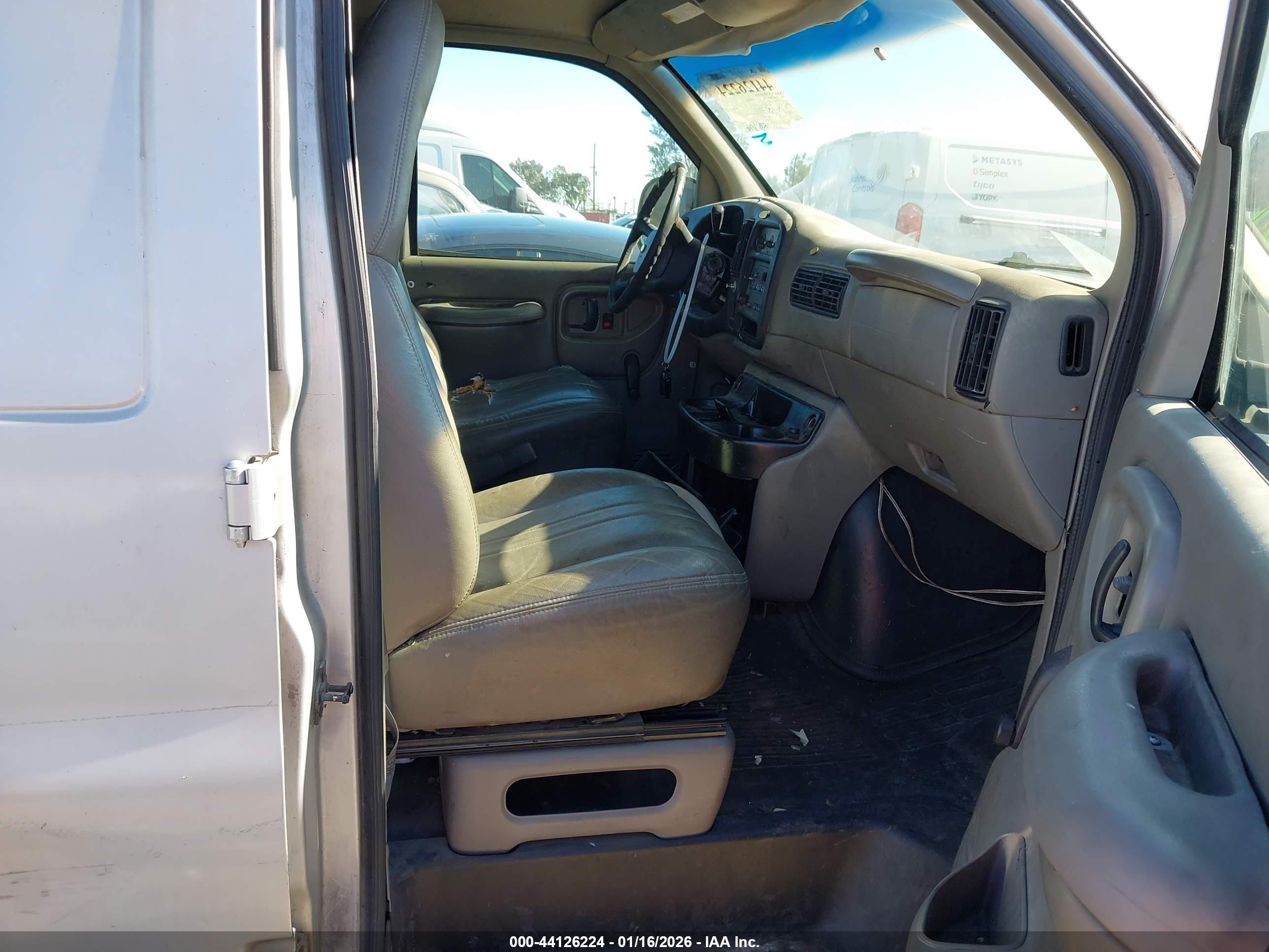 CHEVROLET EXPRESS image 5