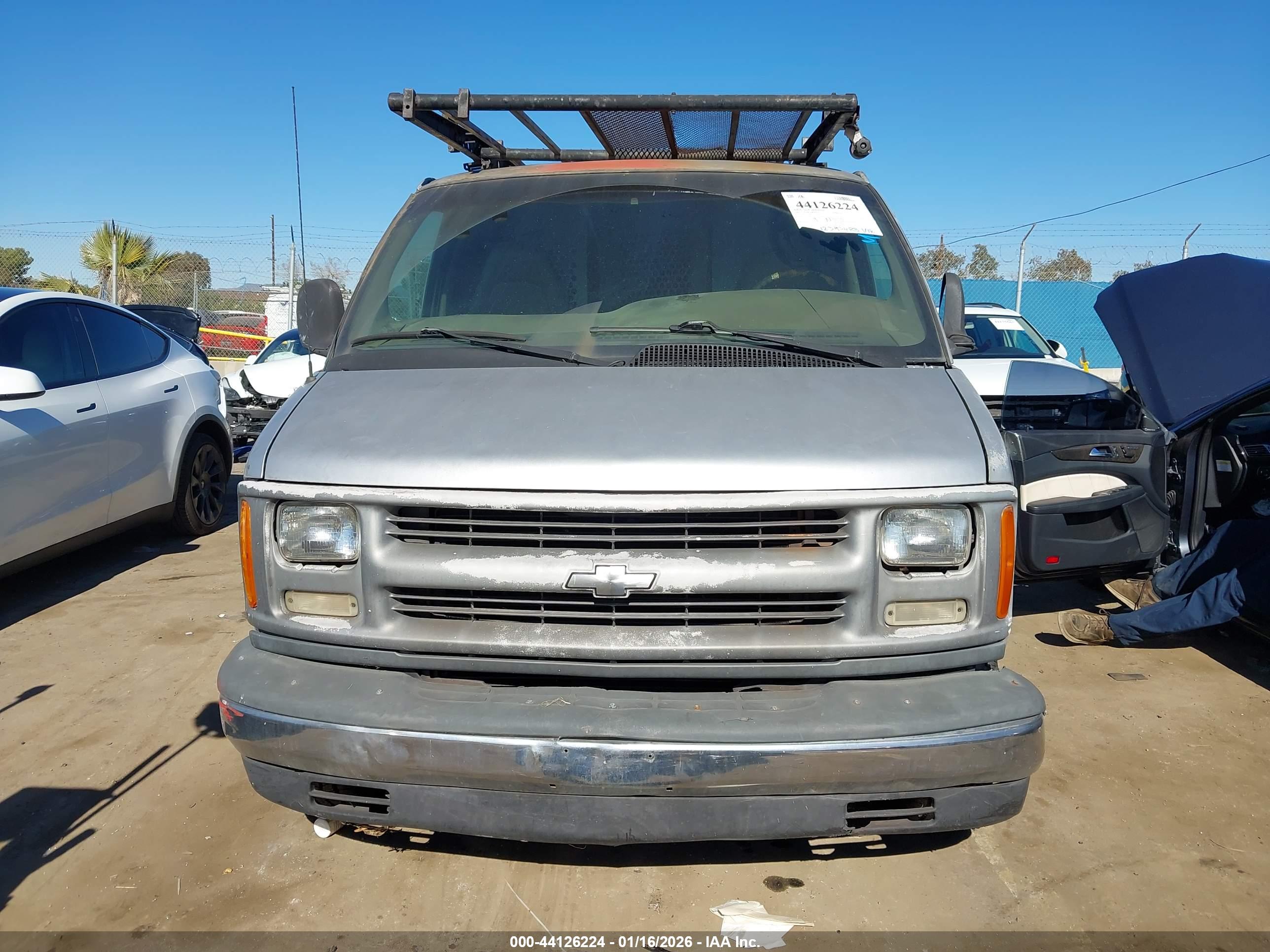 CHEVROLET EXPRESS image 6