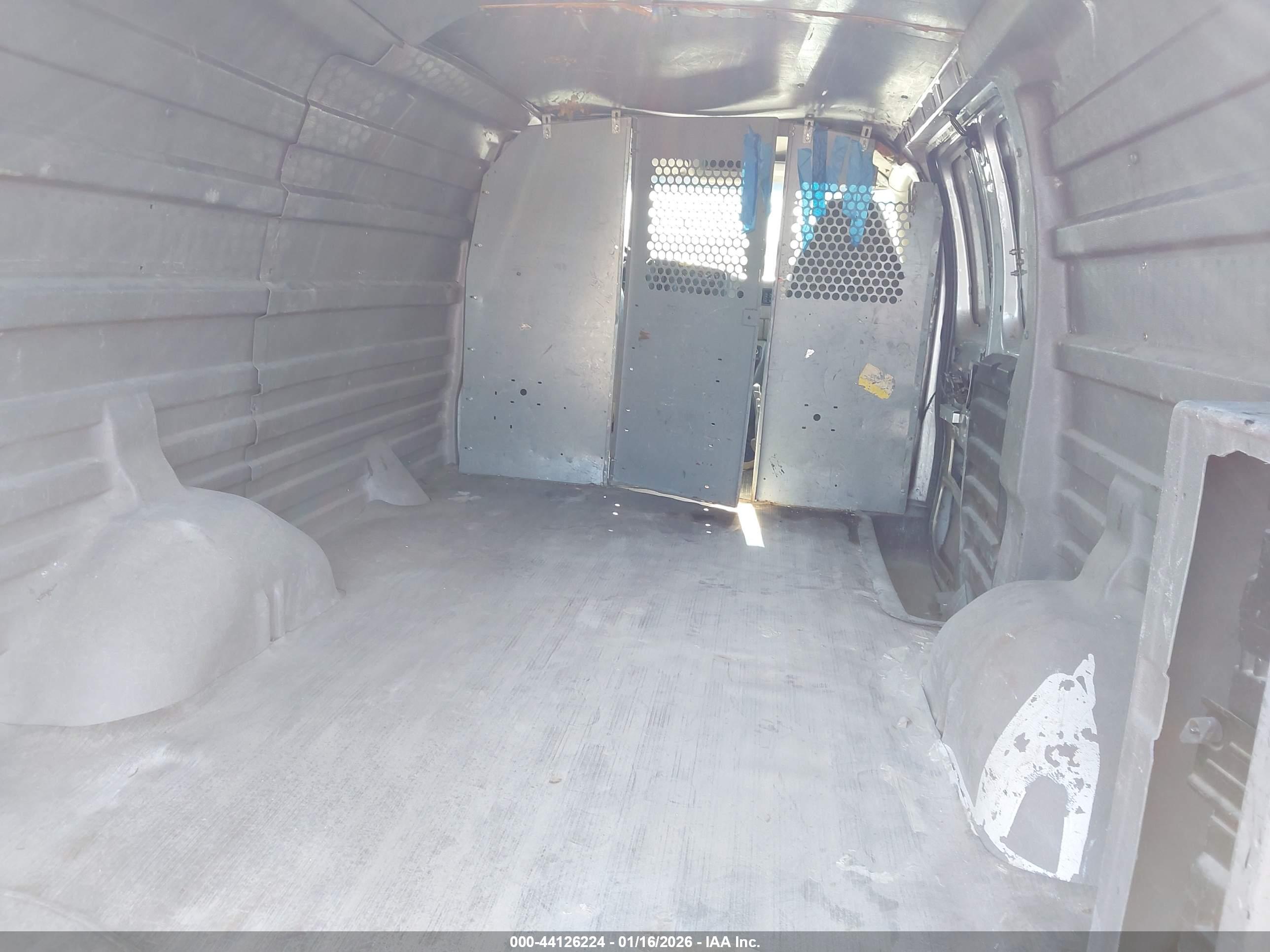 CHEVROLET EXPRESS image 8