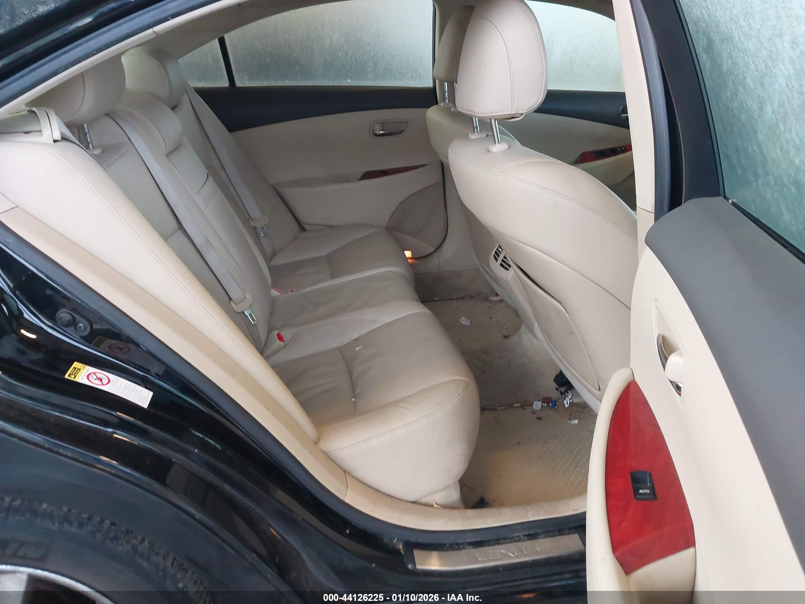 LEXUS ES image 8