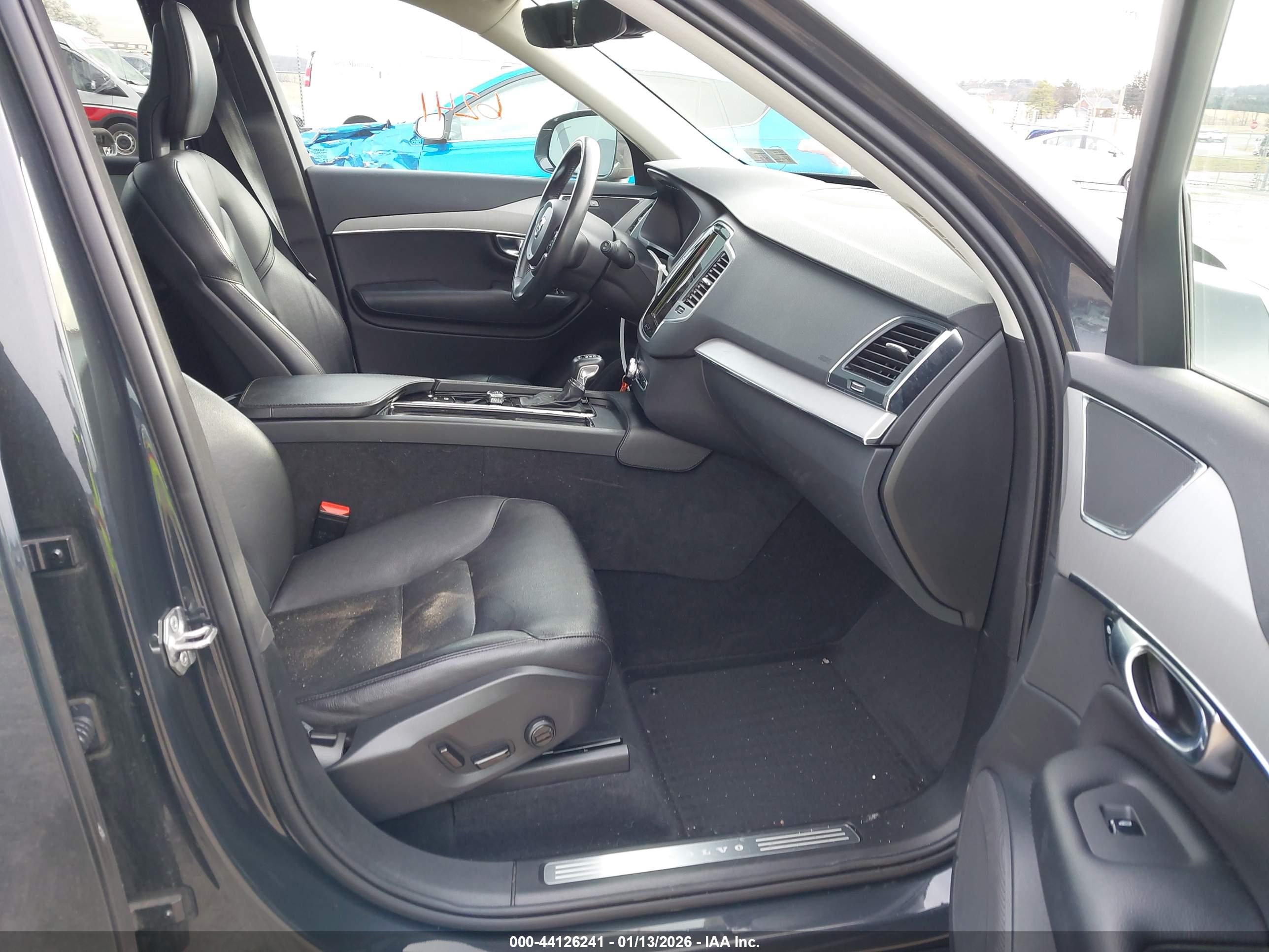 VOLVO XC90 image 5