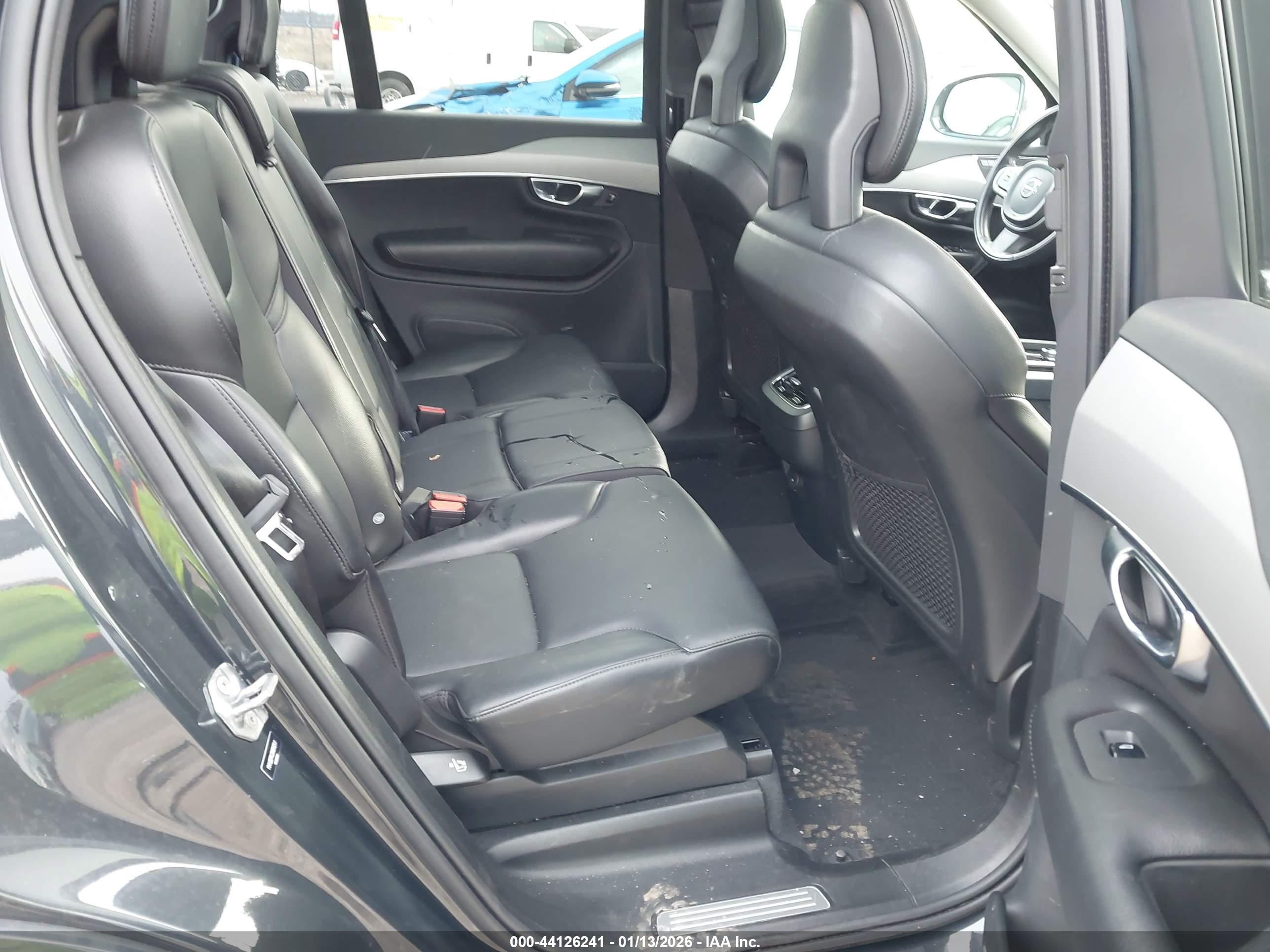 VOLVO XC90 image 8
