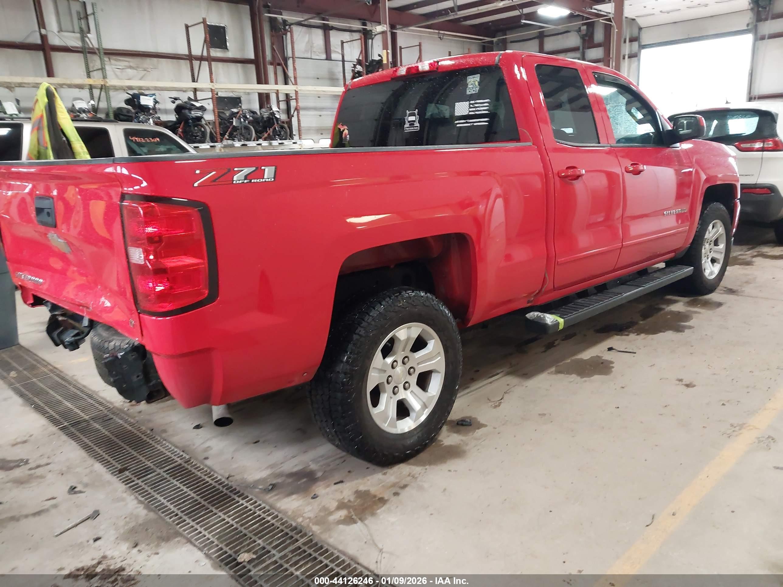CHEVROLET SILVERADO image 4