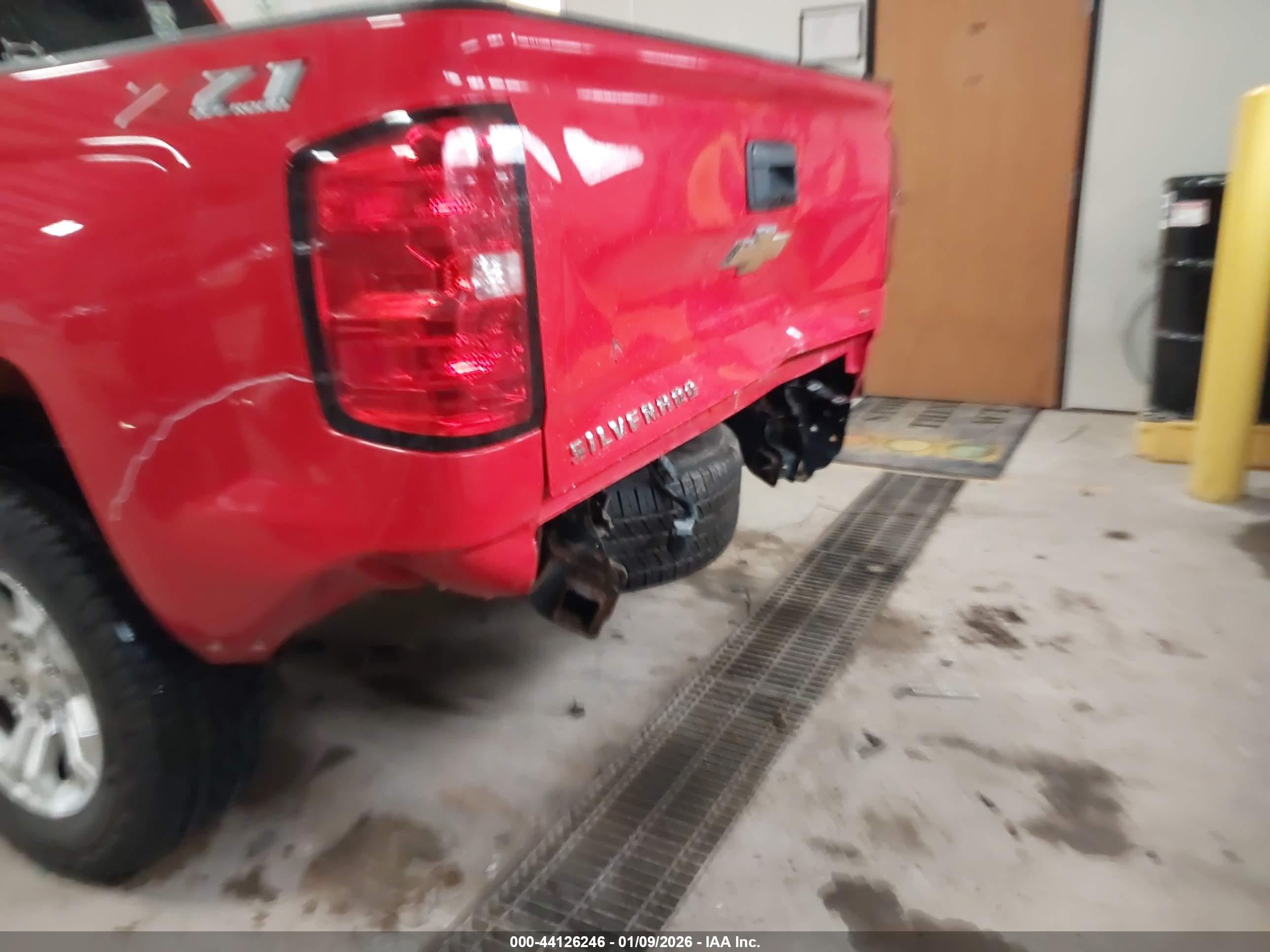 CHEVROLET SILVERADO image 6