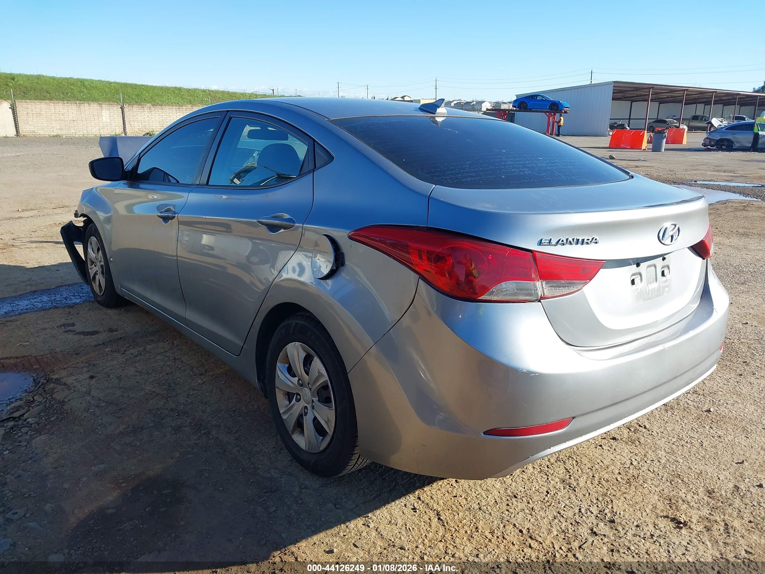 HYUNDAI ELANTRA image 3