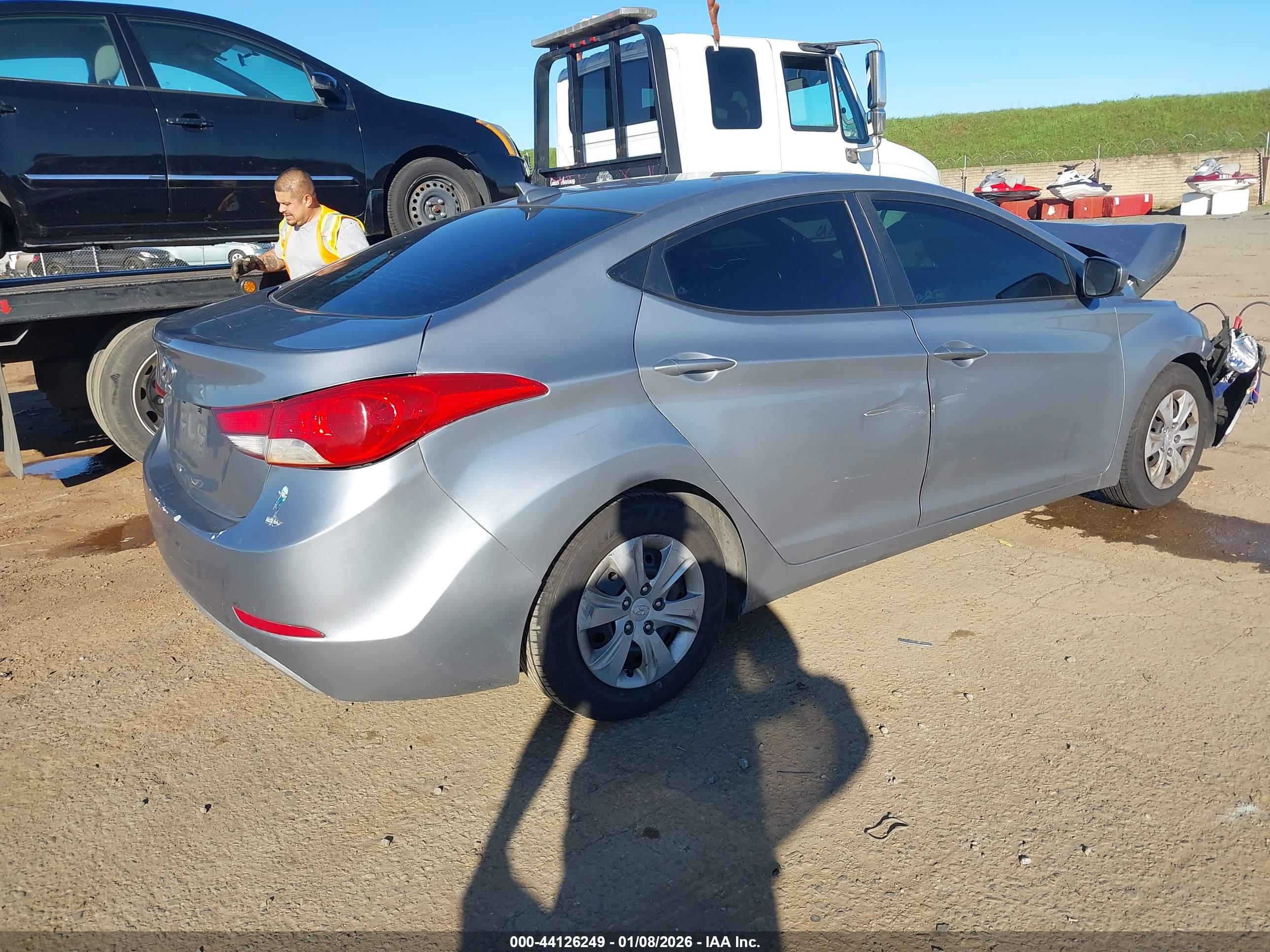 HYUNDAI ELANTRA image 4