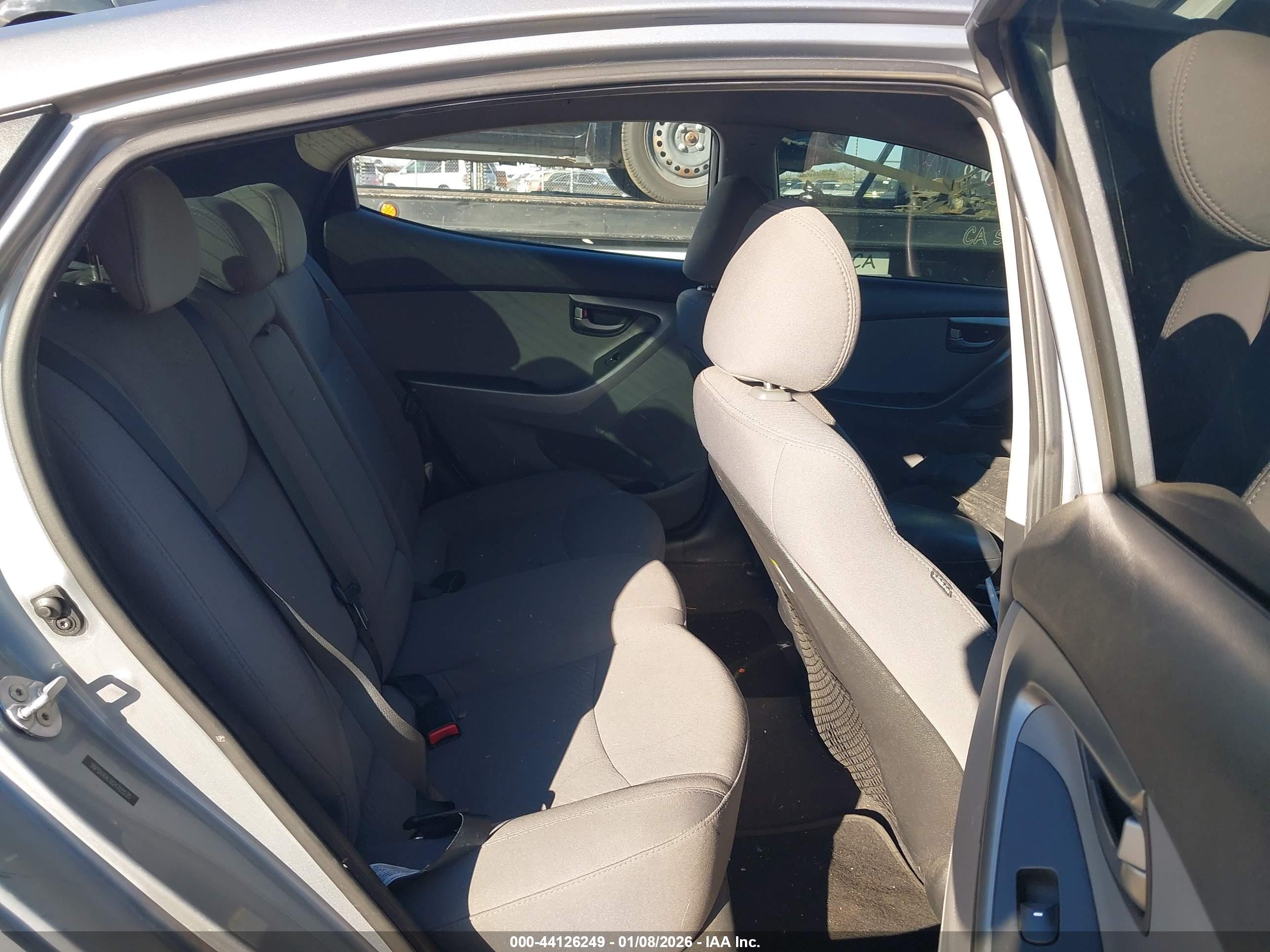 HYUNDAI ELANTRA image 8