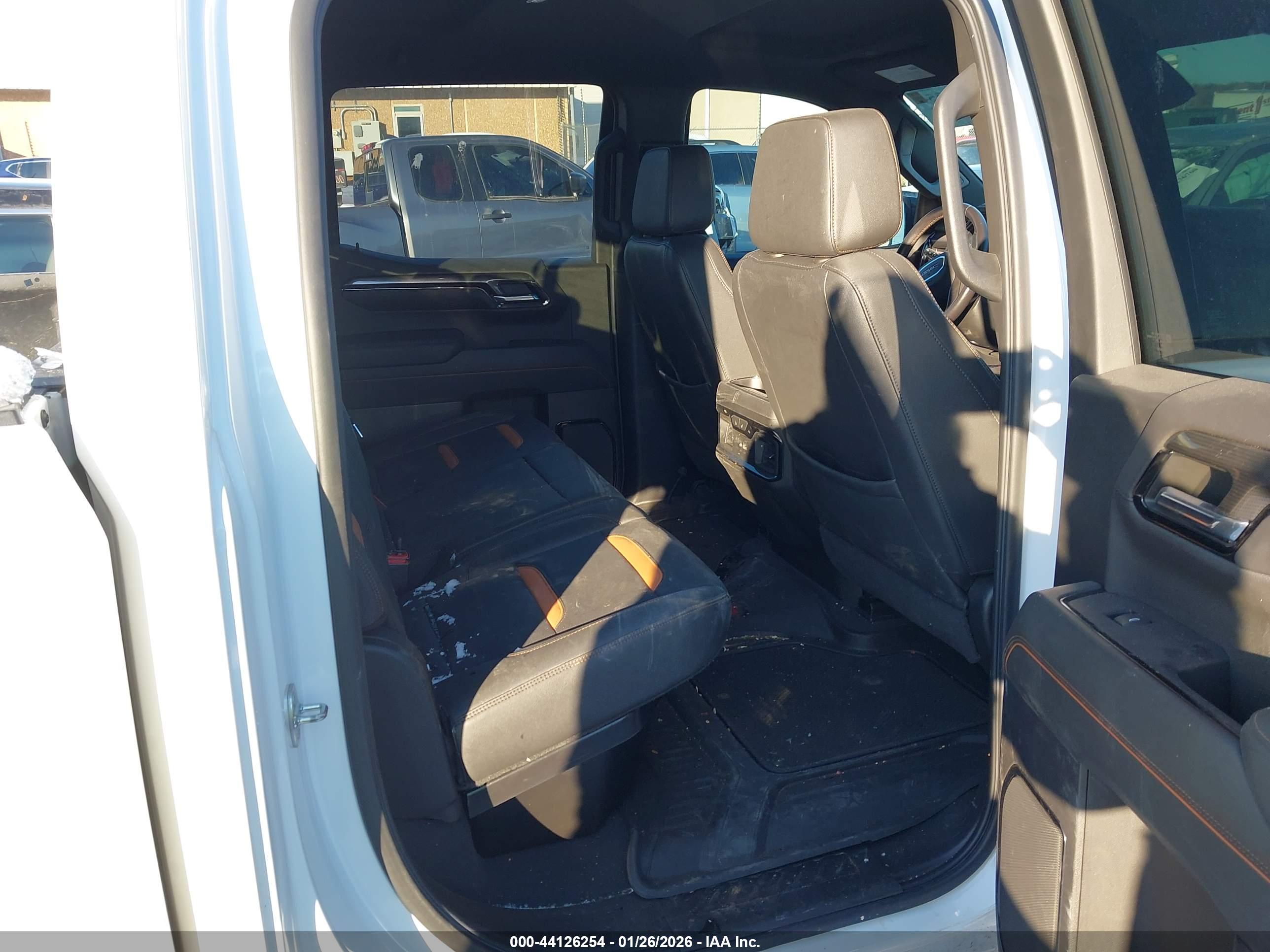 GMC SIERRA image 8