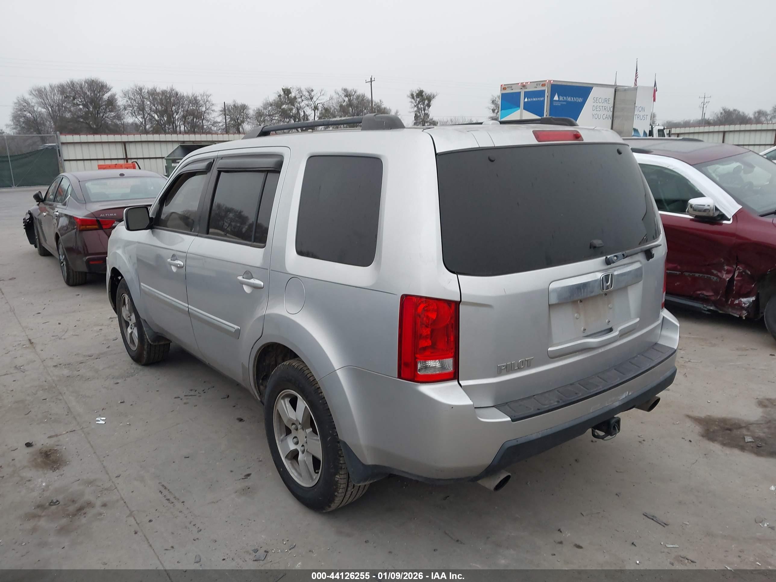 HONDA PILOT image 3