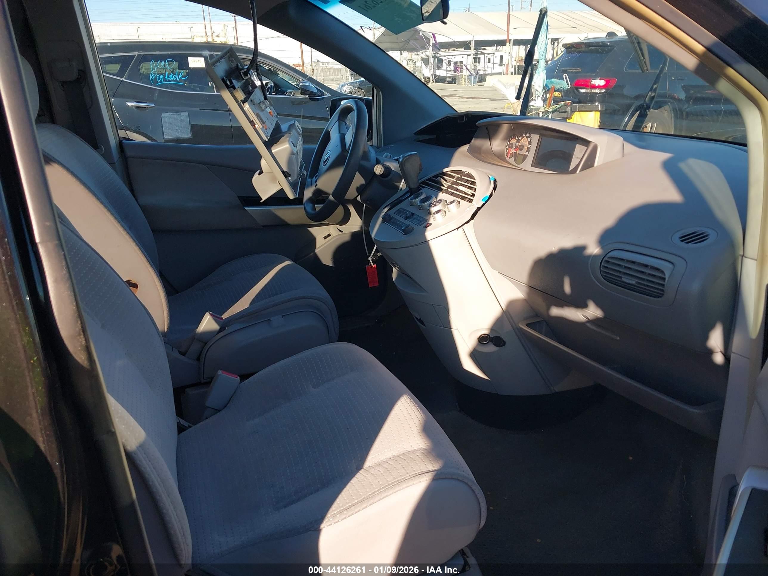 NISSAN QUEST image 5