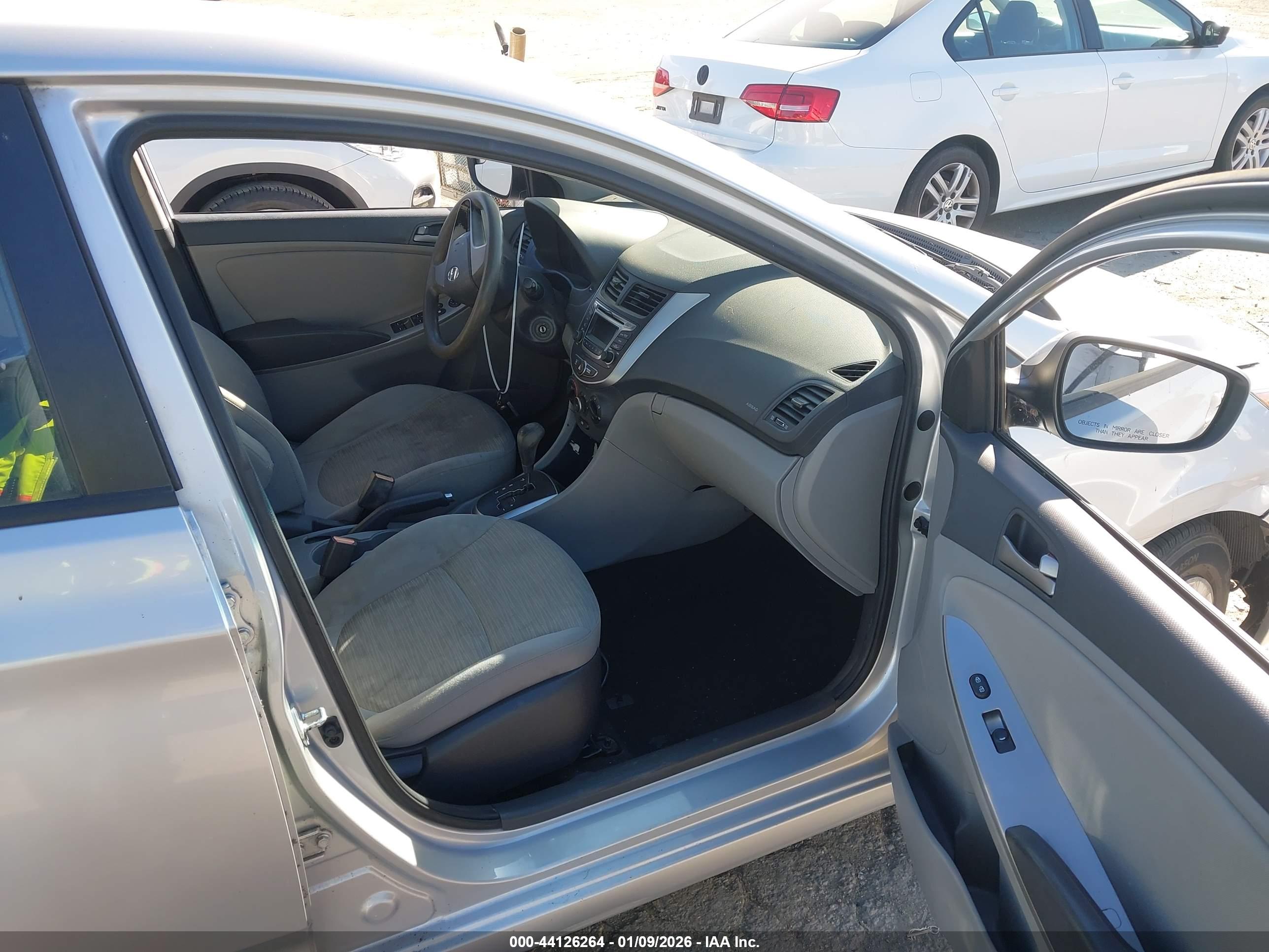 HYUNDAI ACCENT image 5