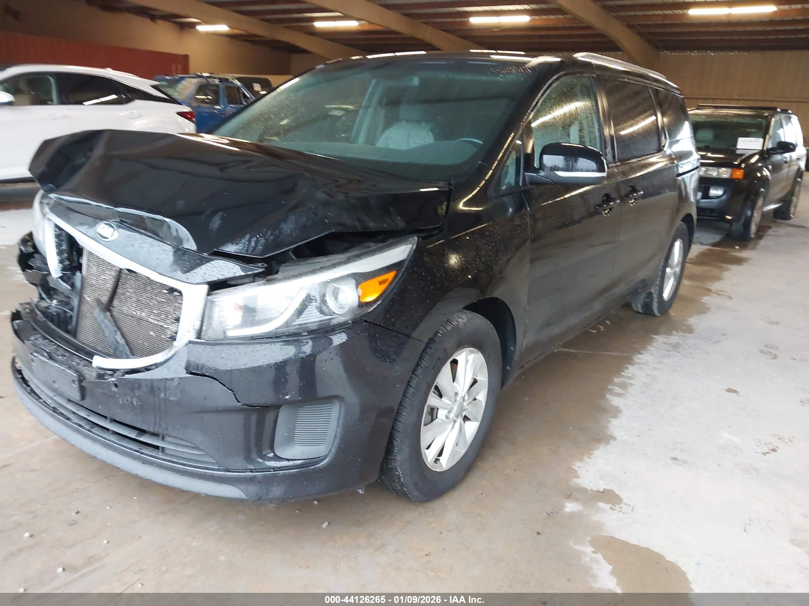 KIA SEDONA image 2