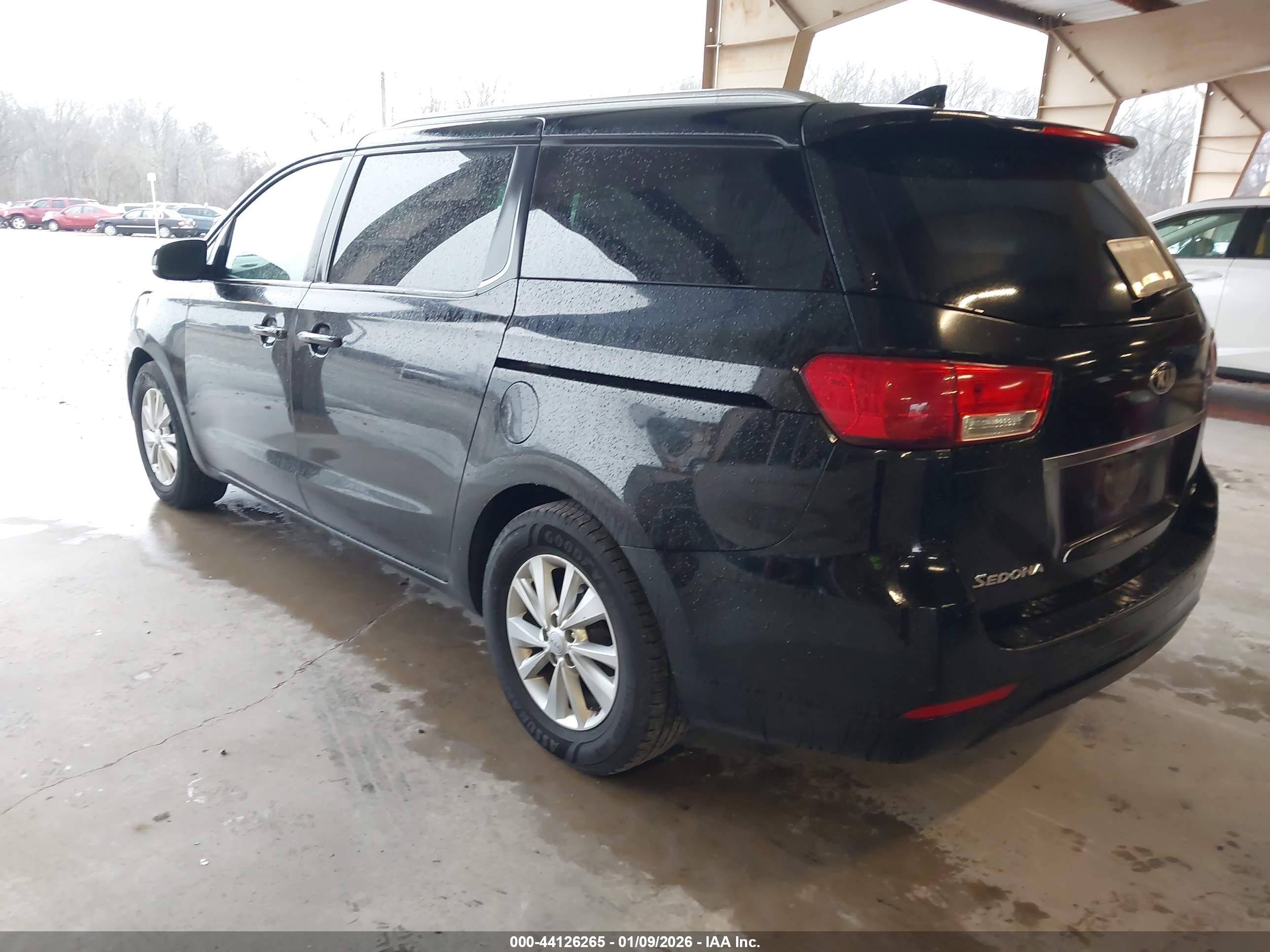 KIA SEDONA image 3