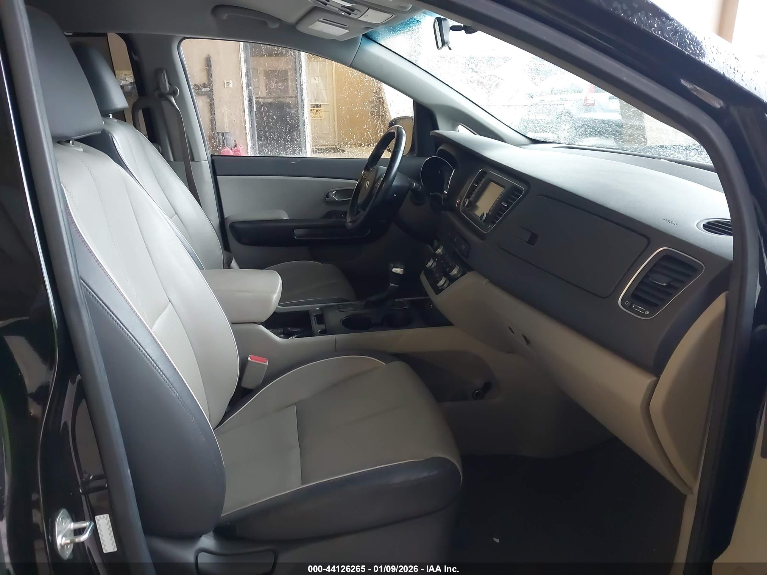 KIA SEDONA image 5