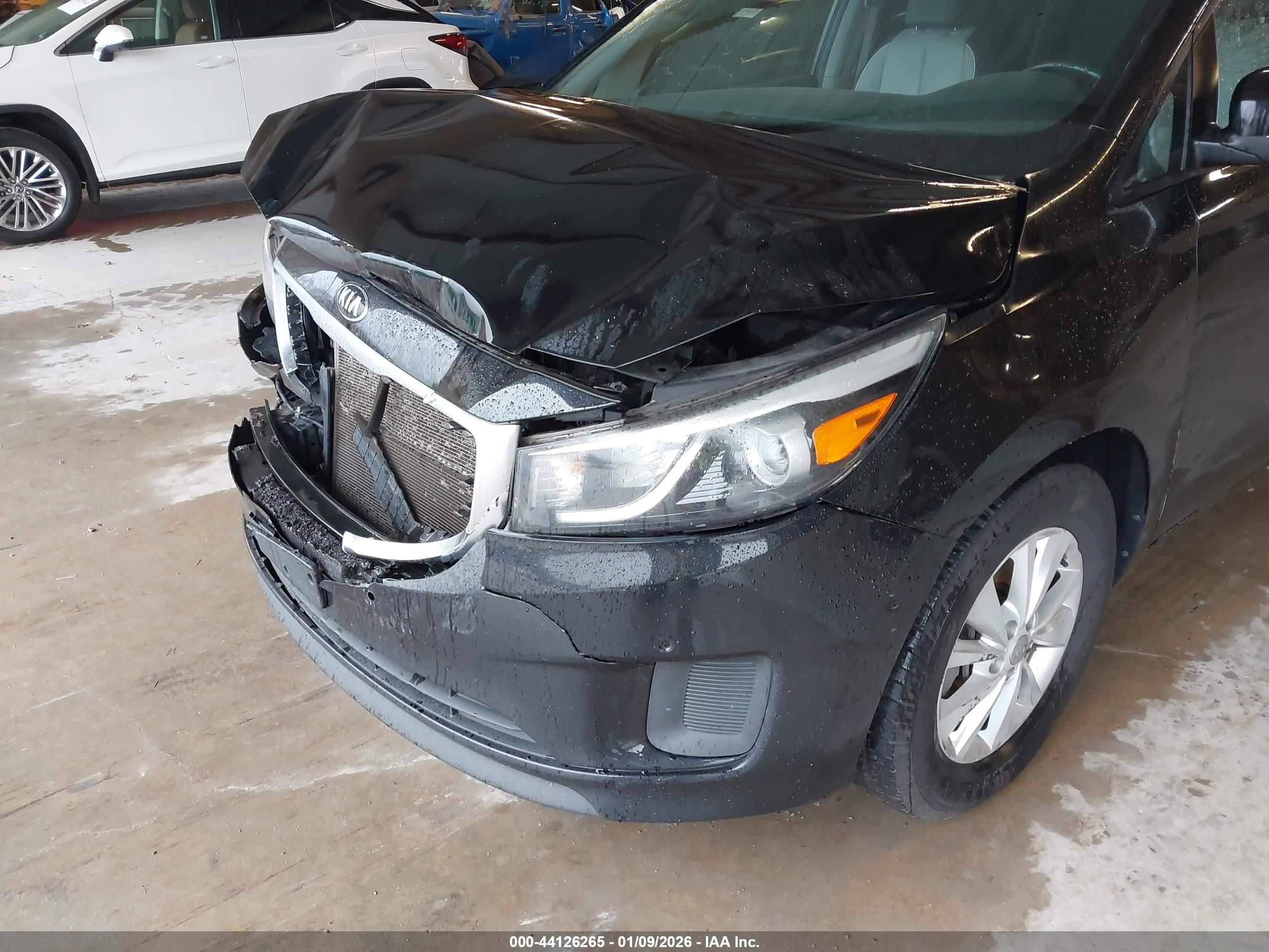 KIA SEDONA image 6