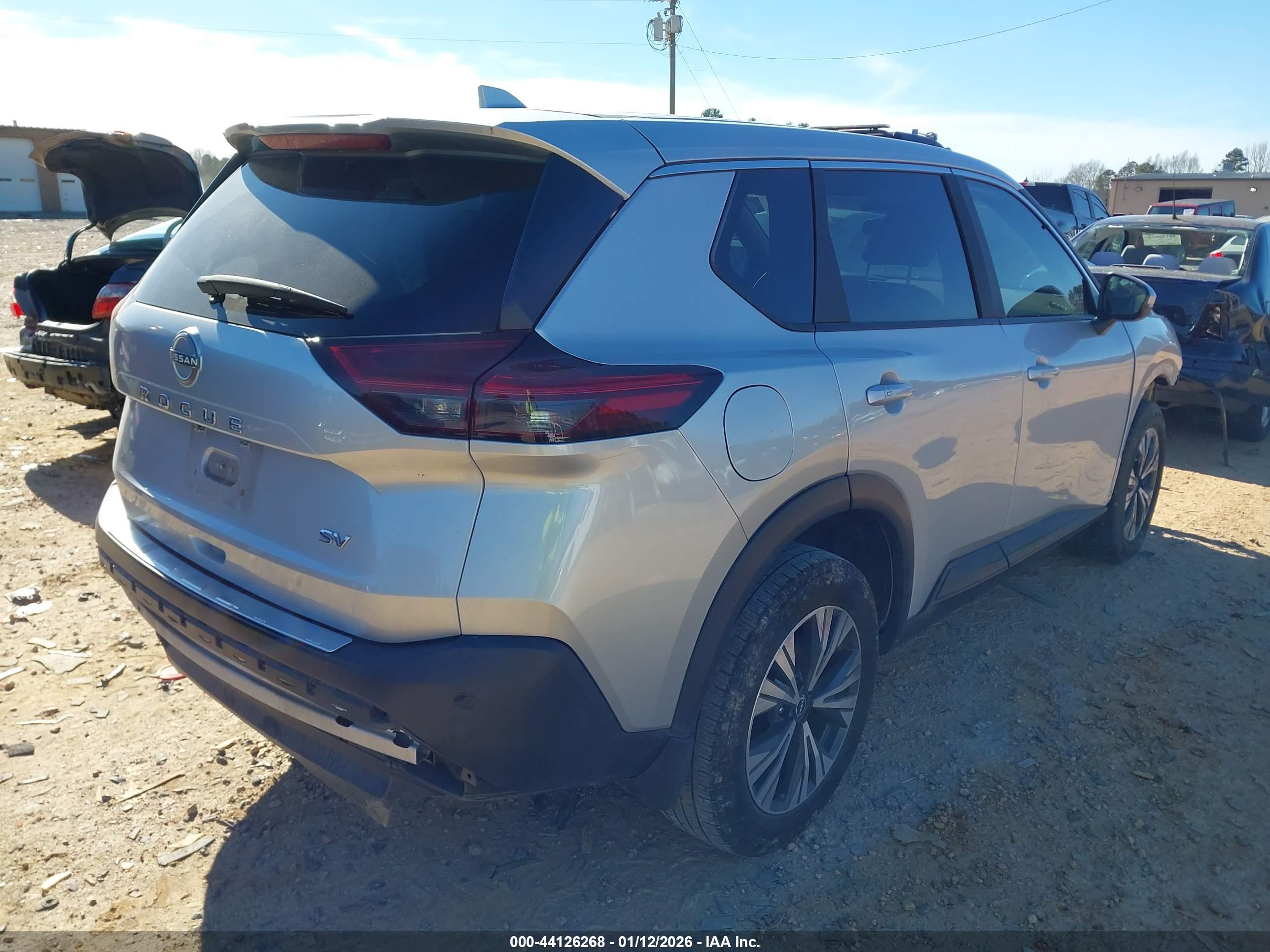 NISSAN ROGUE image 4