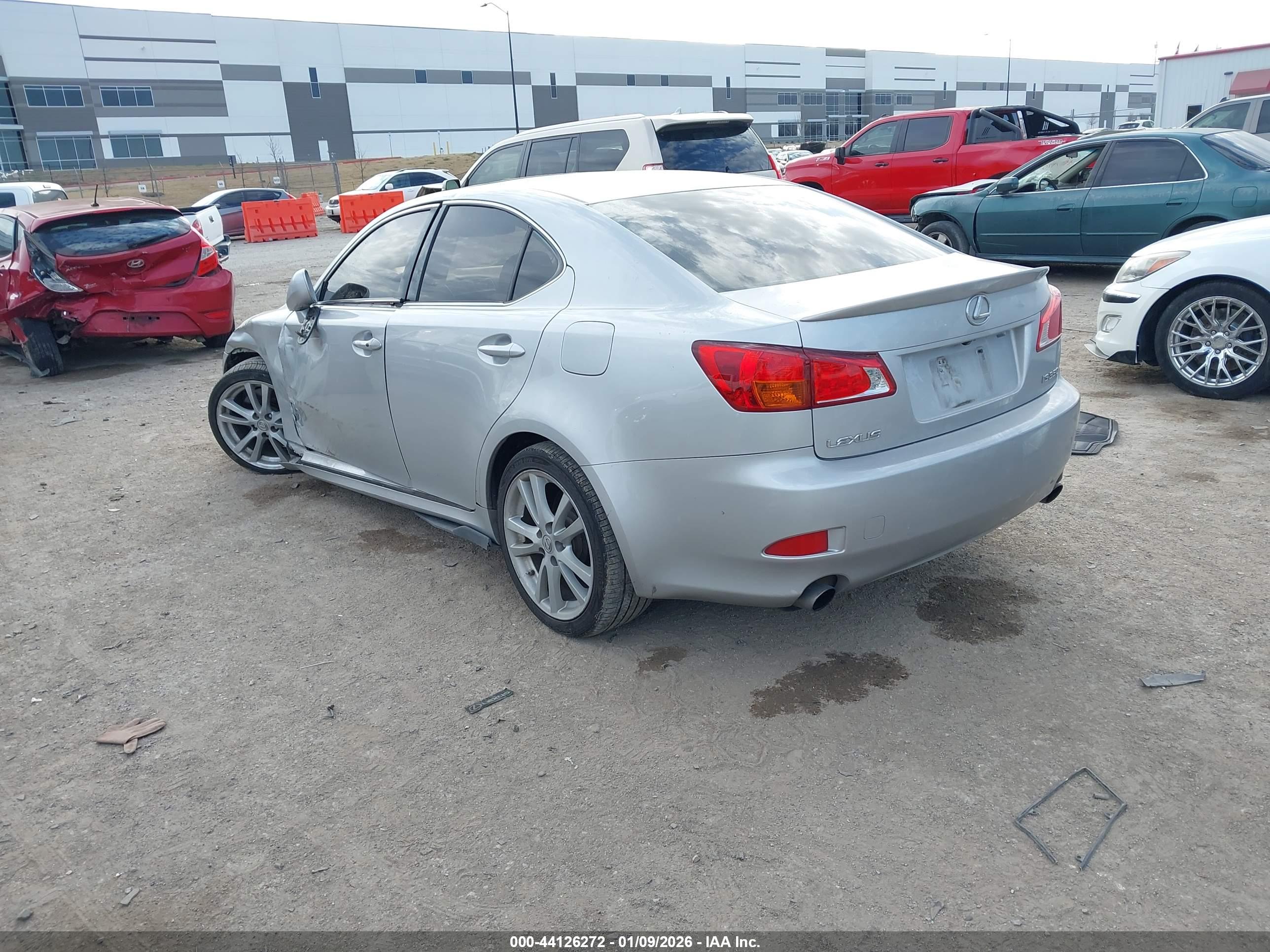 LEXUS IS image 3
