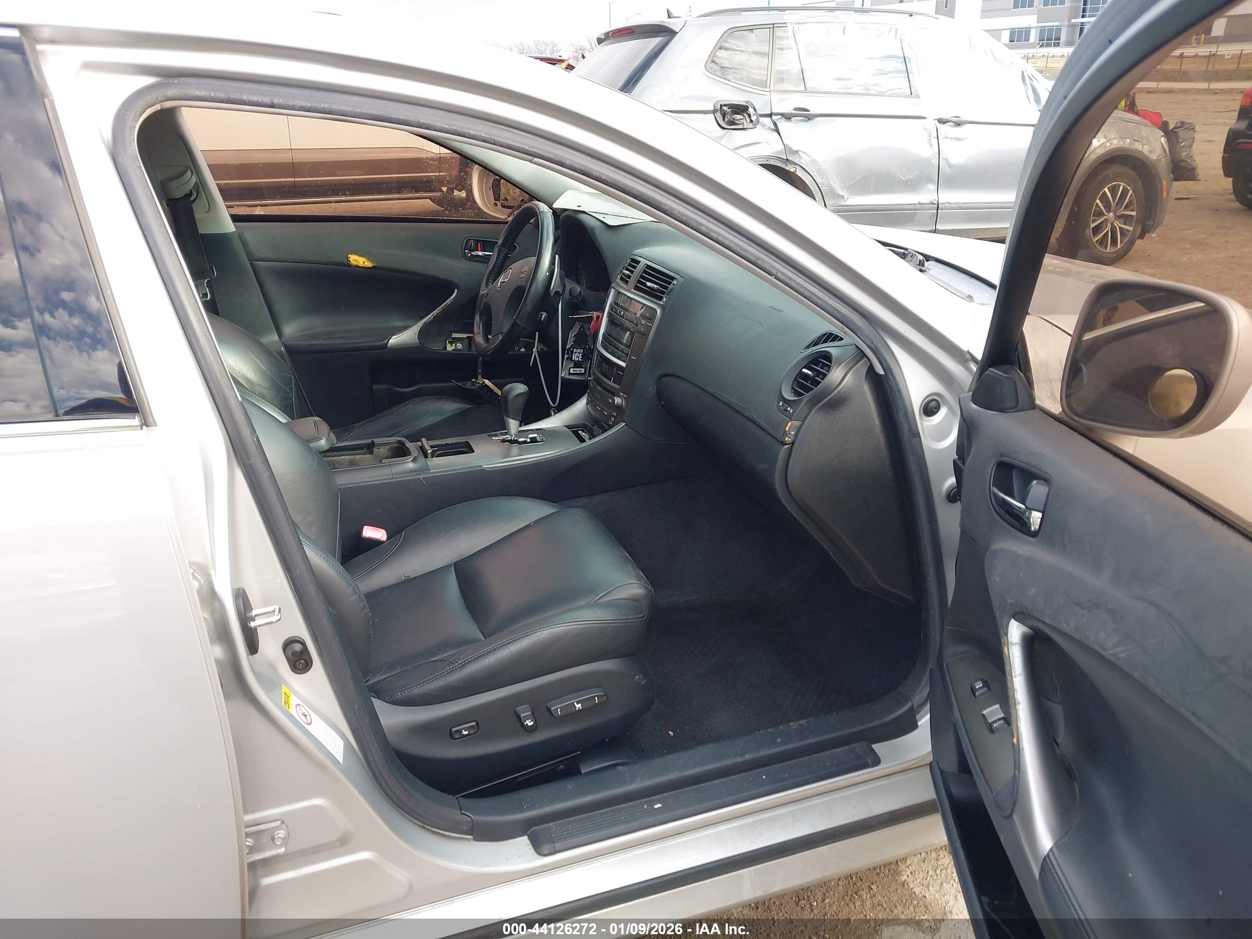 LEXUS IS image 5