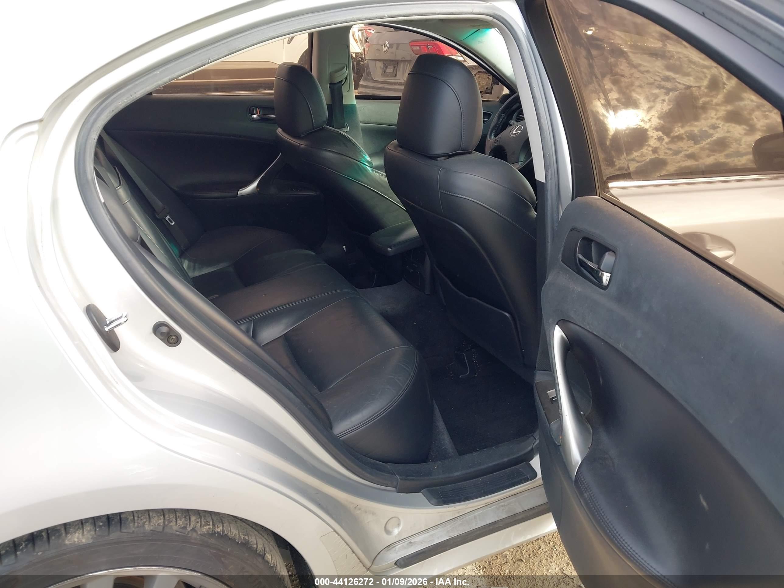 LEXUS IS image 8