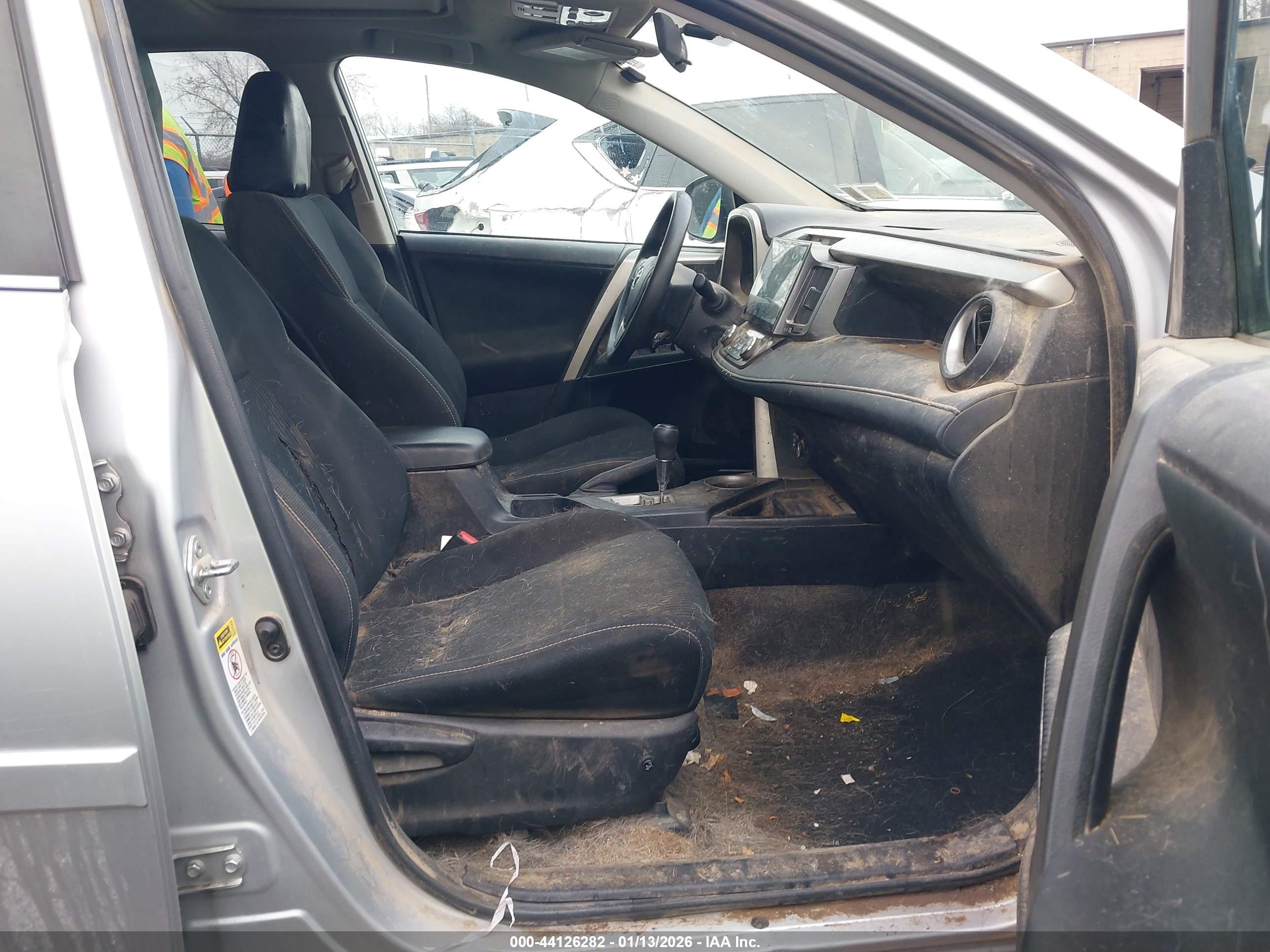 TOYOTA RAV4 image 5