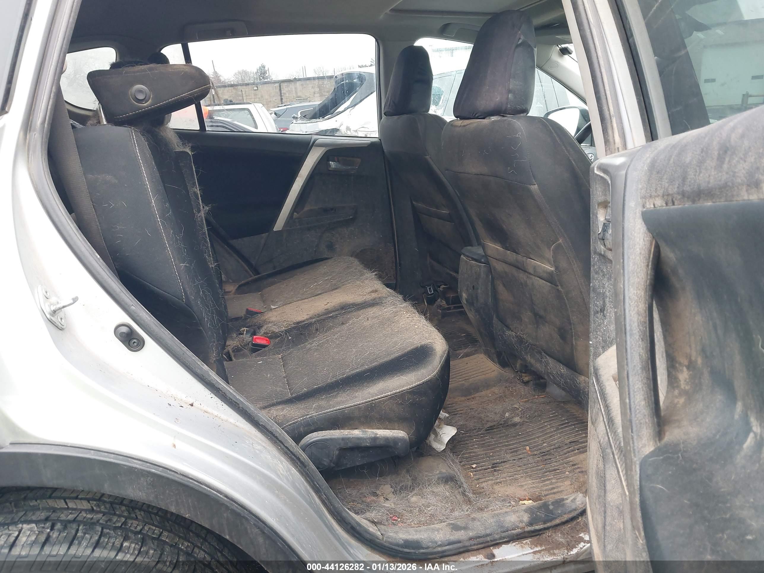 TOYOTA RAV4 image 8