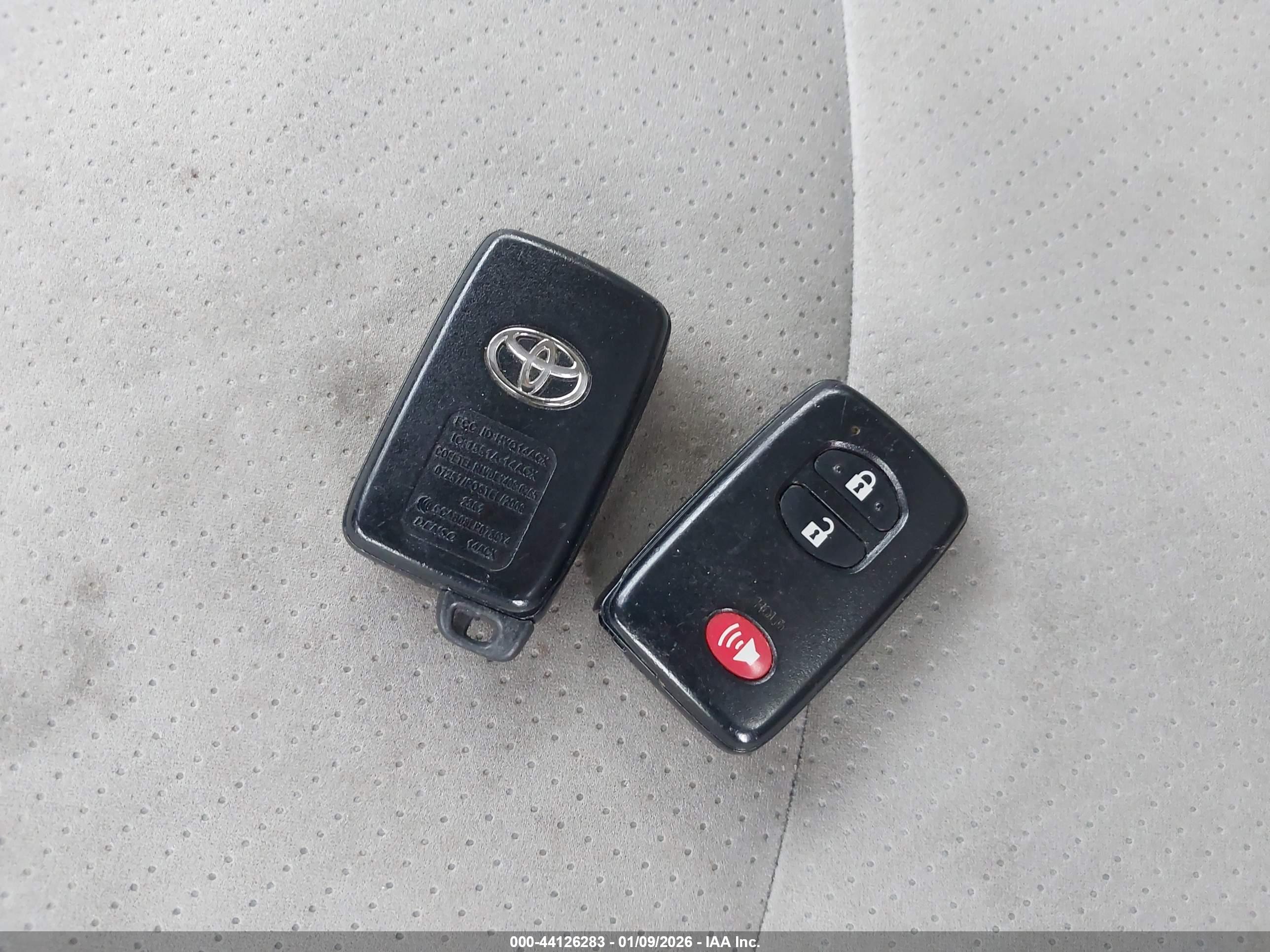 TOYOTA PRIUS image 11