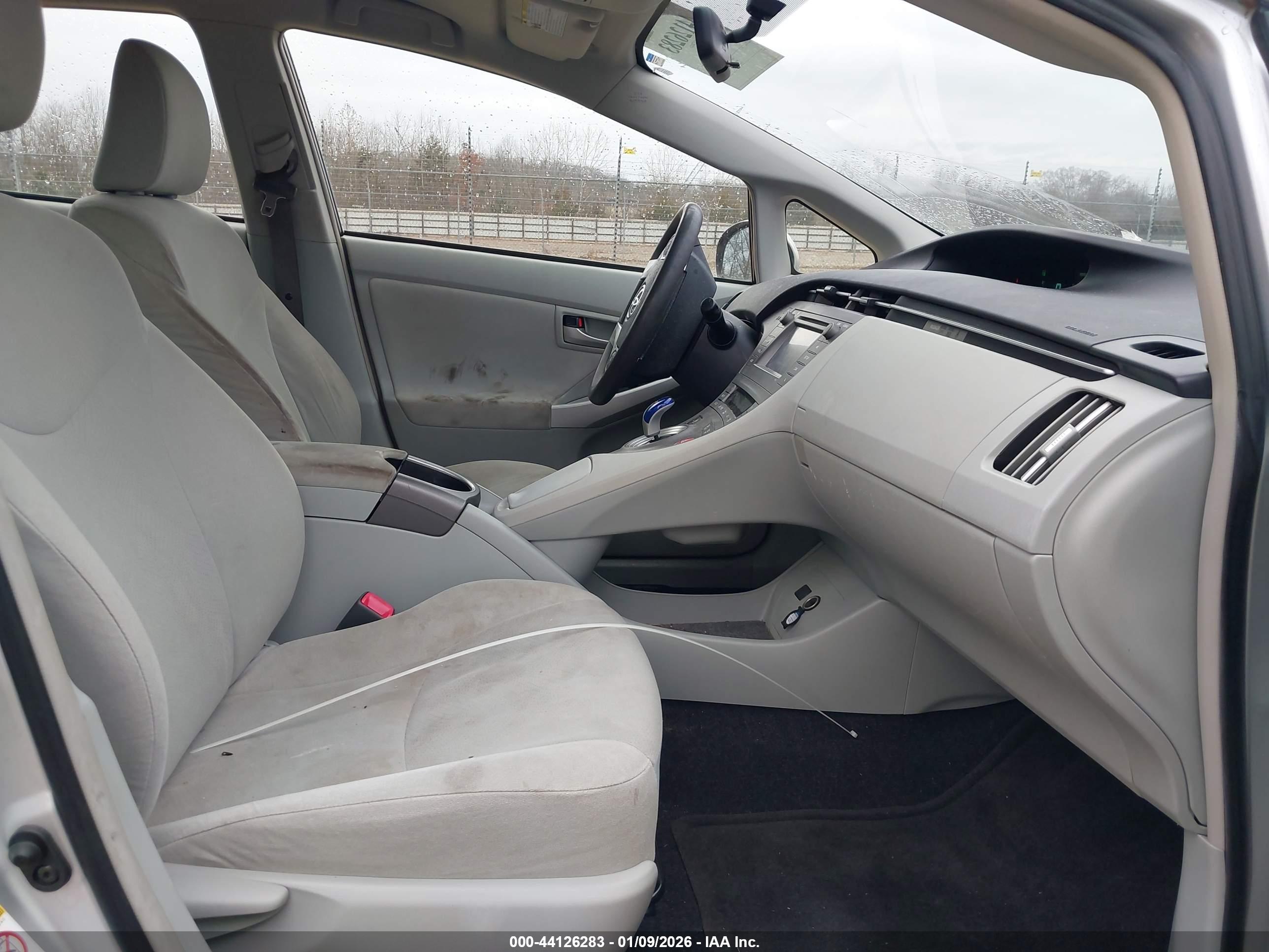 TOYOTA PRIUS image 5